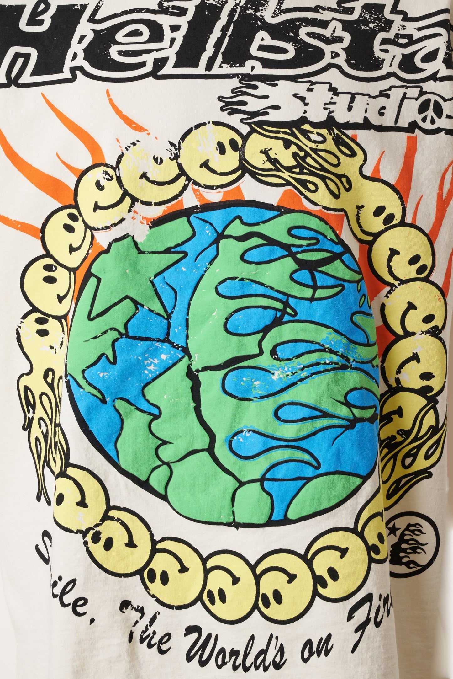 Globe Smiley Face T-Shirt Versili