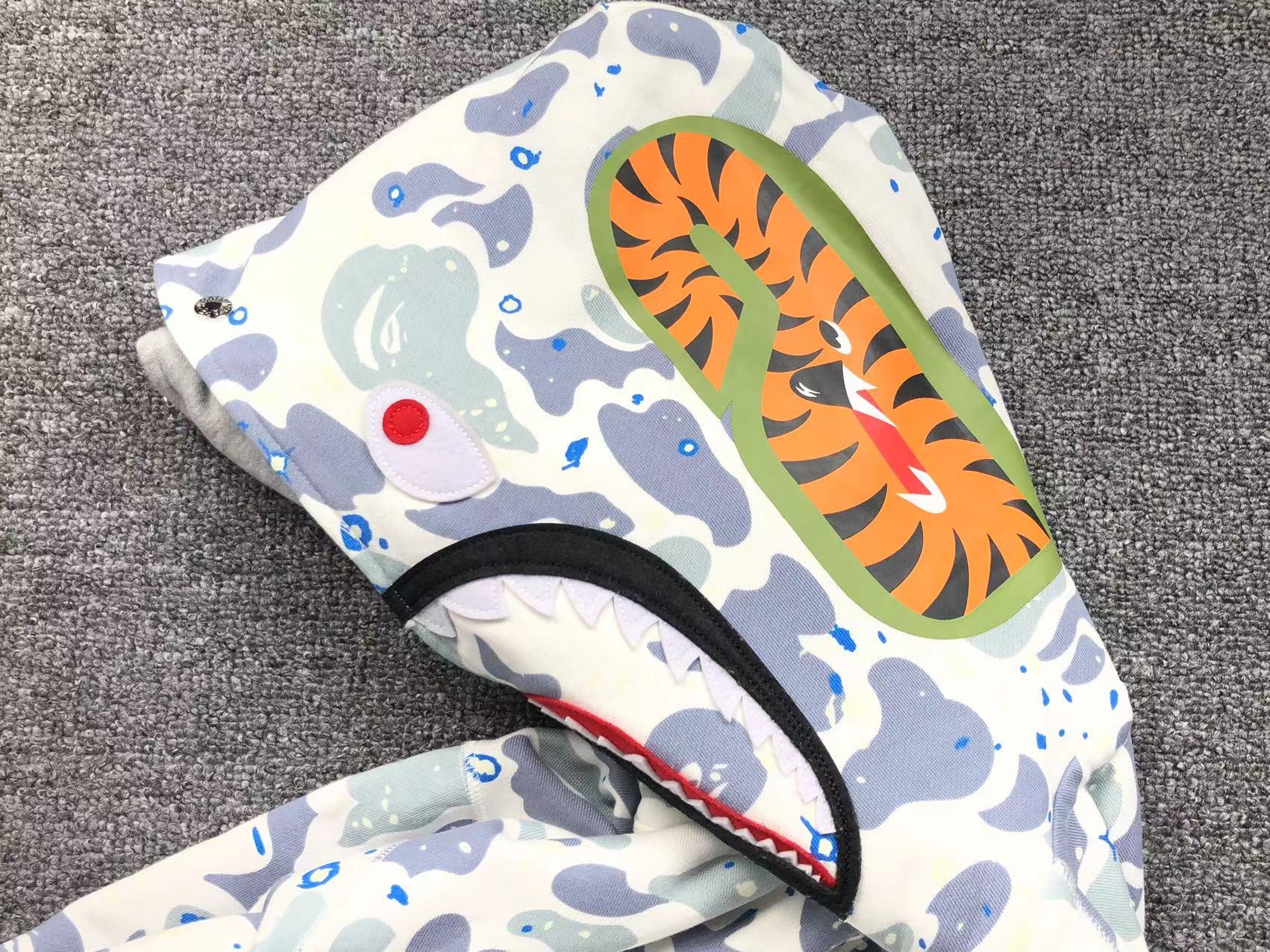 BAPE SPACE CAMO DOUBLE SHARK FULL ZIP HOODIE WHITE Status Shipping