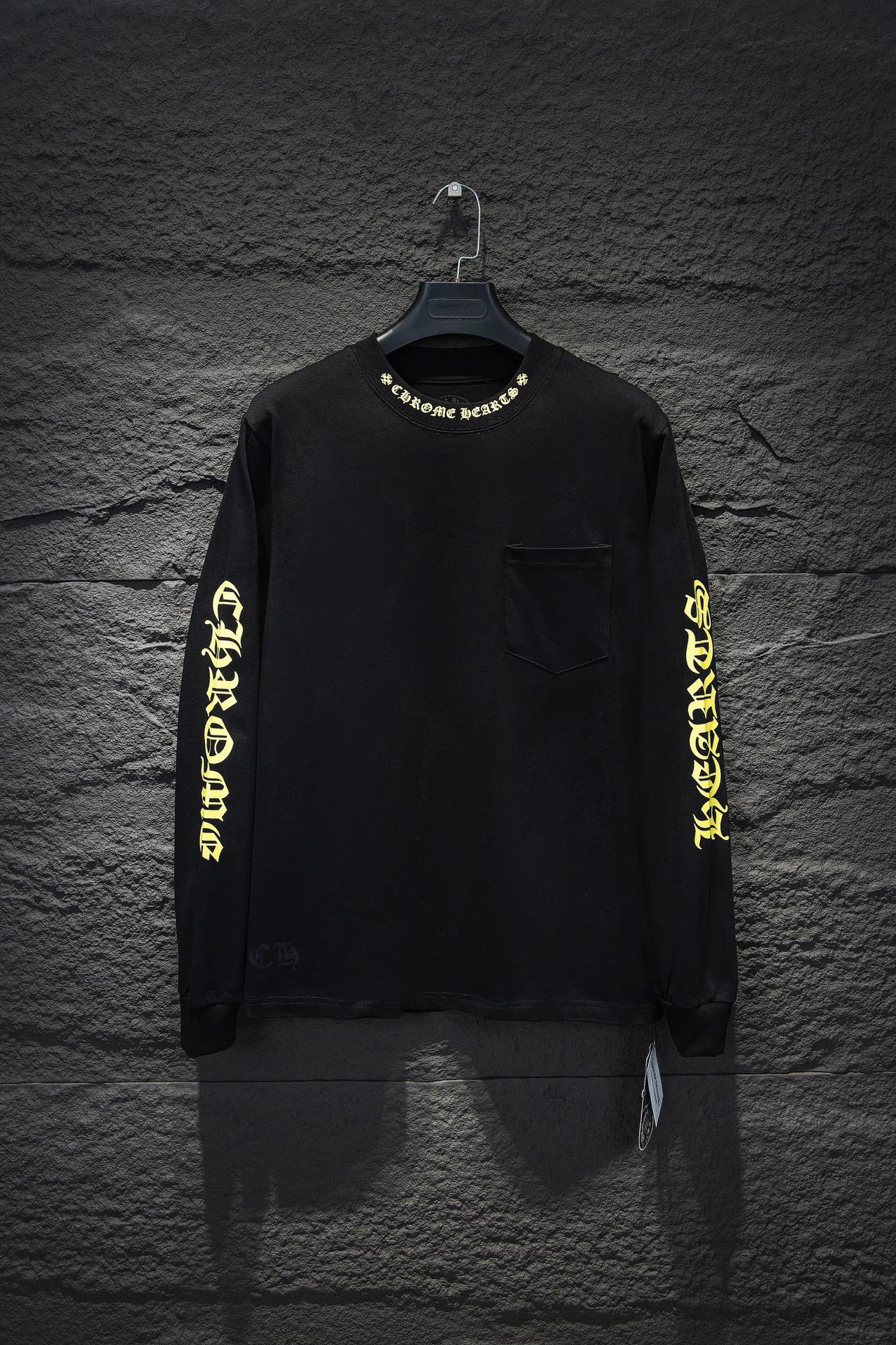 CHROME HEARTS YELLOW COLLAR LONGSLEEVE BLACK Status Shipping