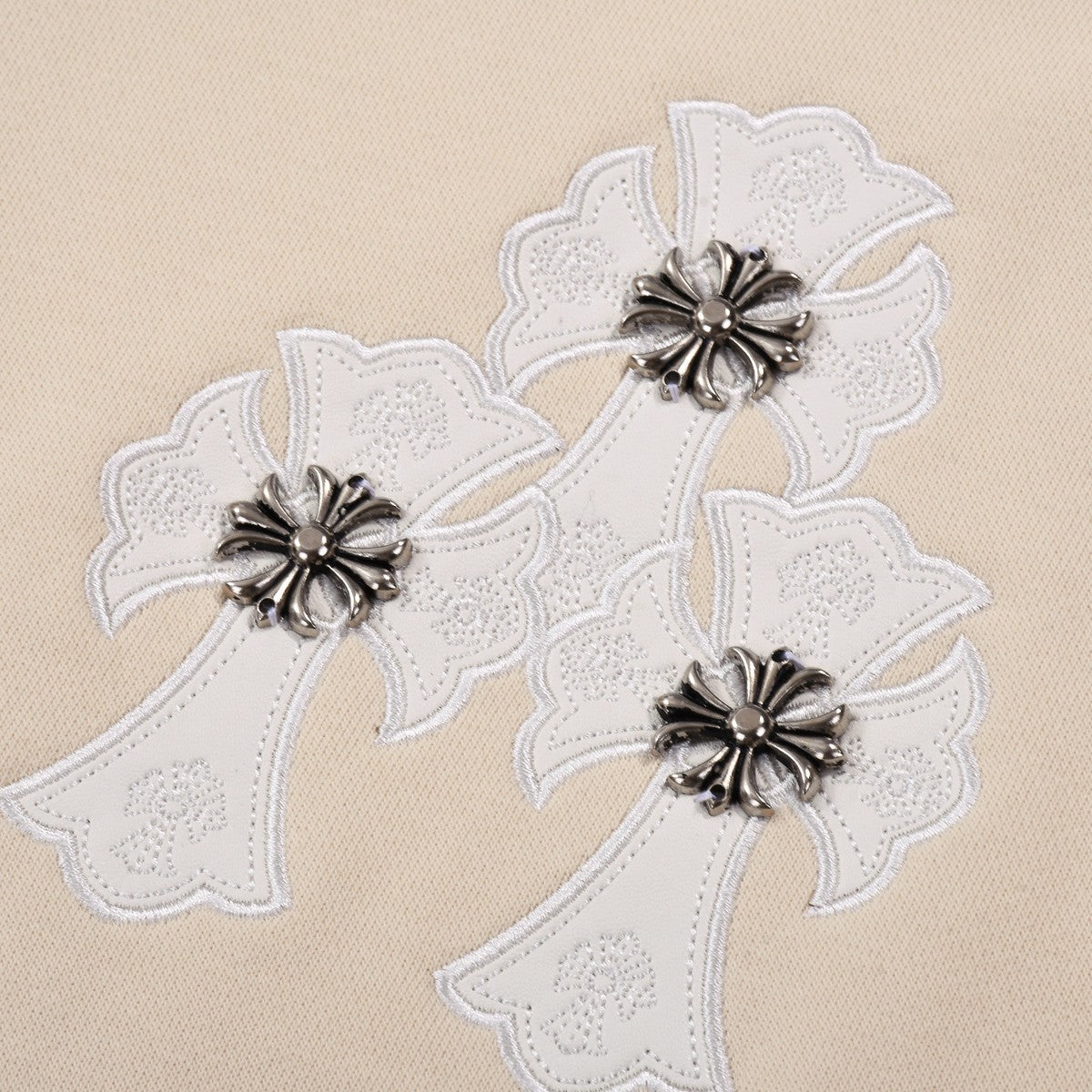 CHROME HEARTS WHITE CROSS PATCH SWEATSHIRT BEIGE Status Shipping