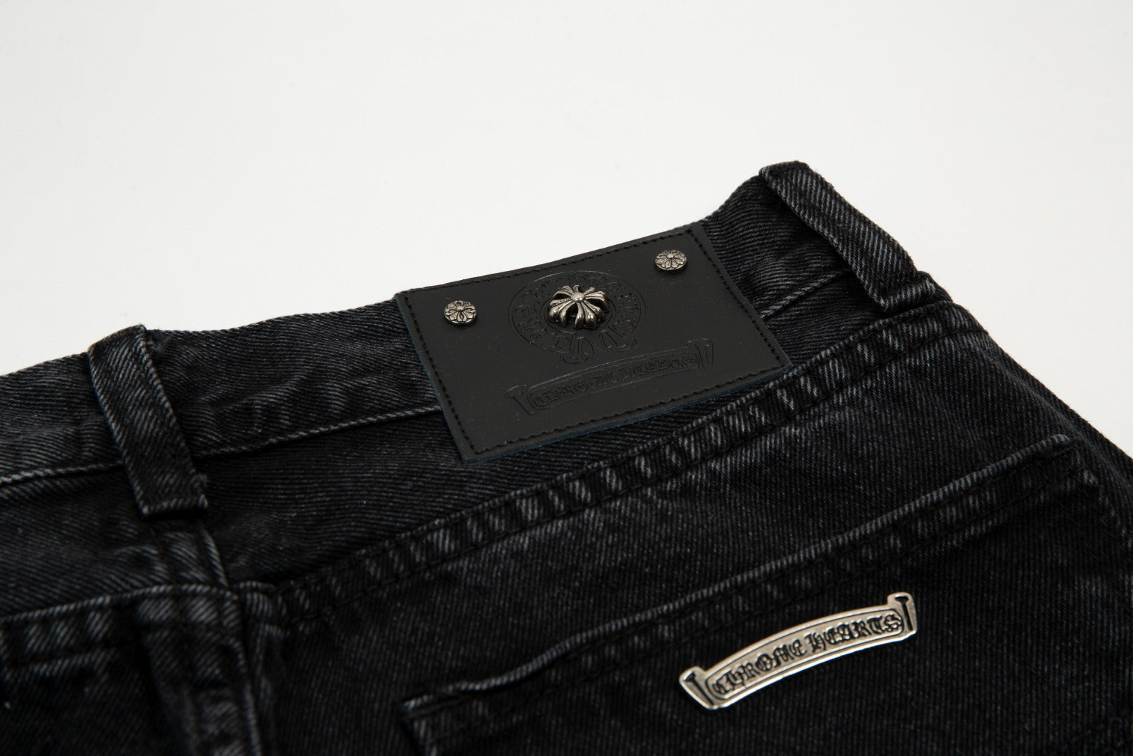 CHROME HEARTS BLACK CROSS PATCH JORTS BLACK Status Shipping