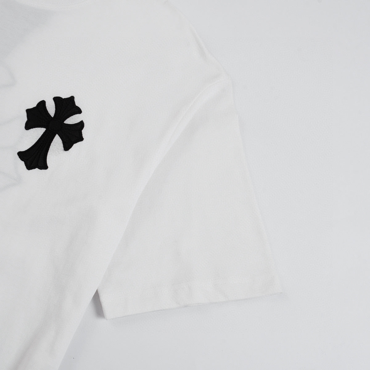 CHROME HEARTS BLACK CROSS T-SHIRT WHITE Status Shipping