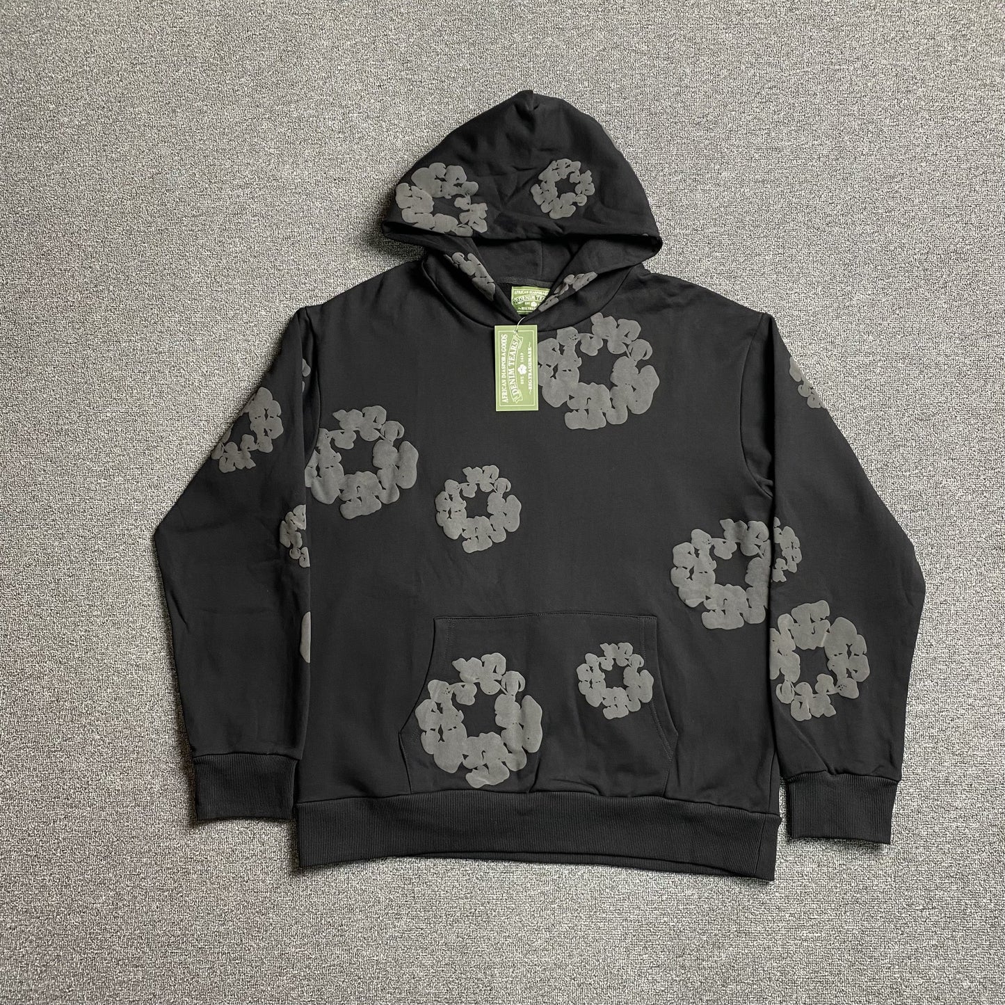 DENIM TEARS COTTON WREATH SHORTS MONOCHROME BLACK Status Shipping