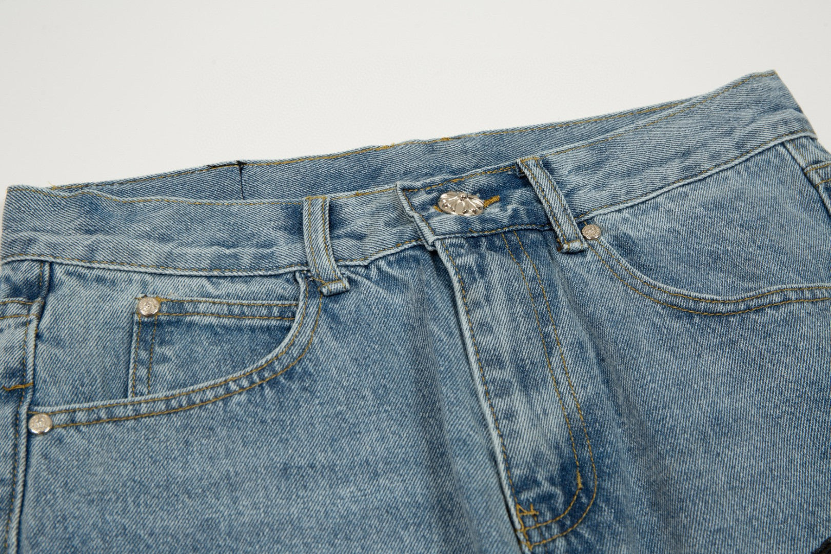 CHROME HEARTS X LEVI'S CROSS PATCH JEANS Status Shipping