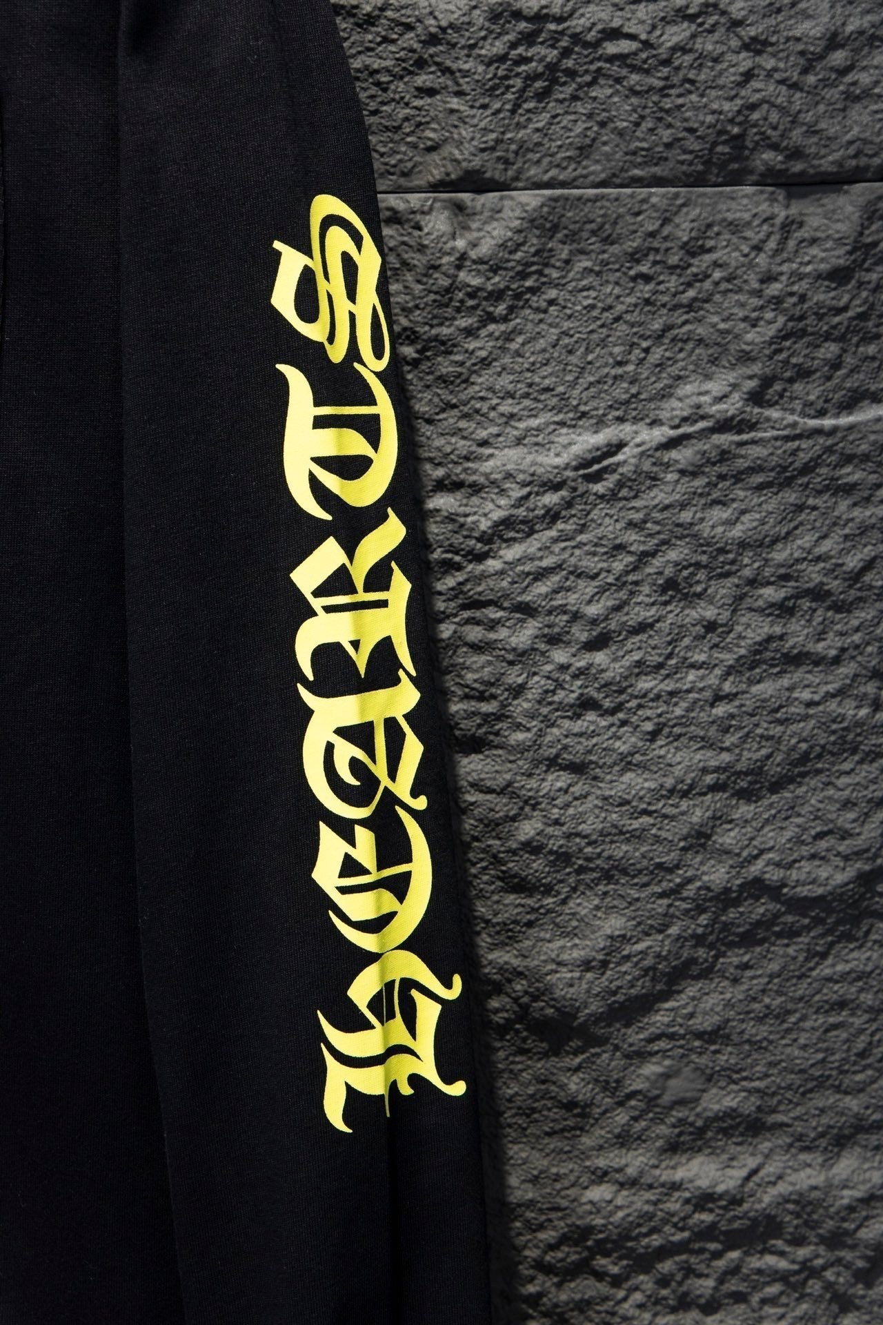 CHROME HEARTS YELLOW COLLAR LONGSLEEVE BLACK Status Shipping