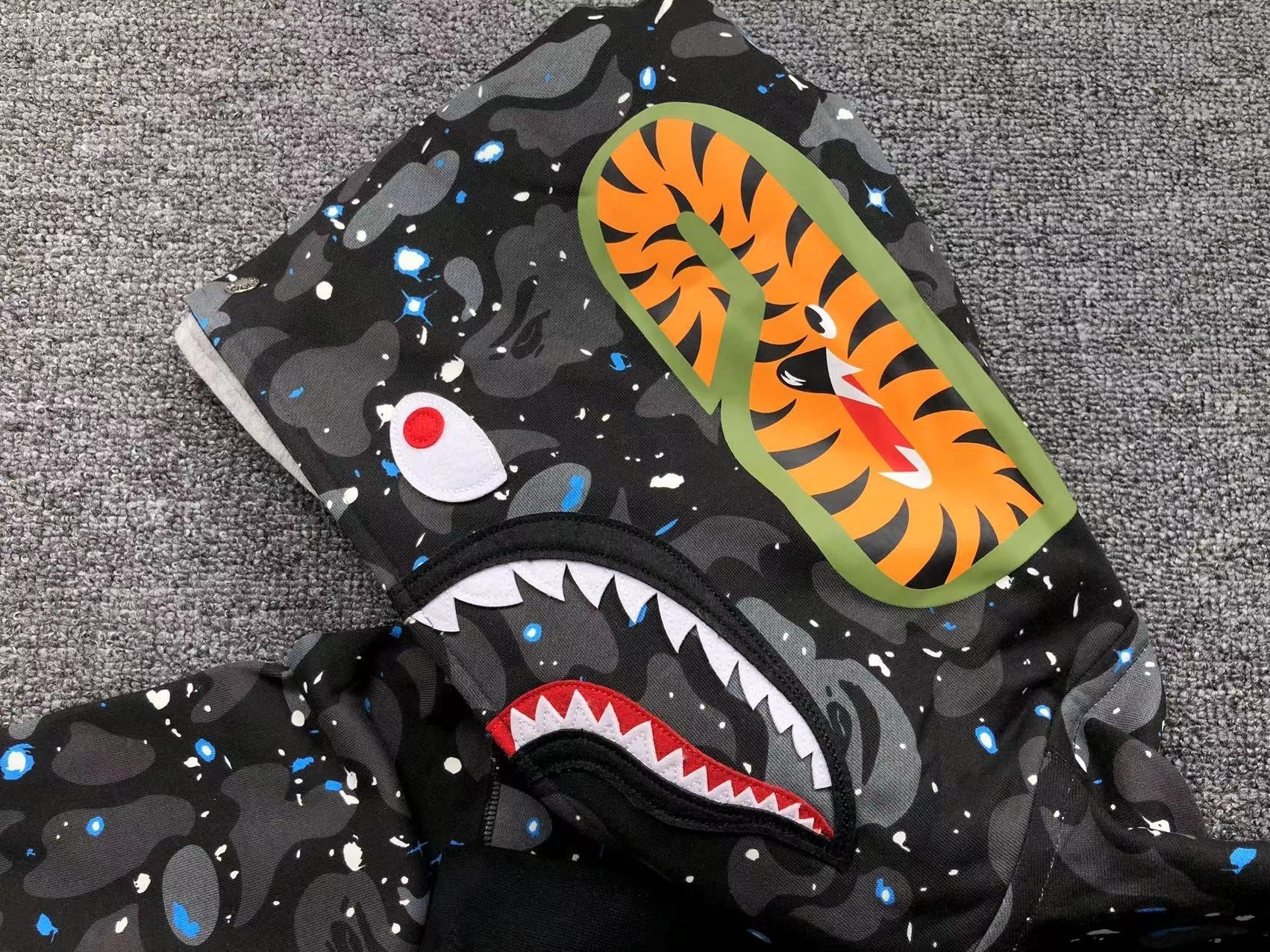 BAPE SPACE CAMO DOUBLE SHARK FULL ZIP HOODIE BLACK Status Shipping