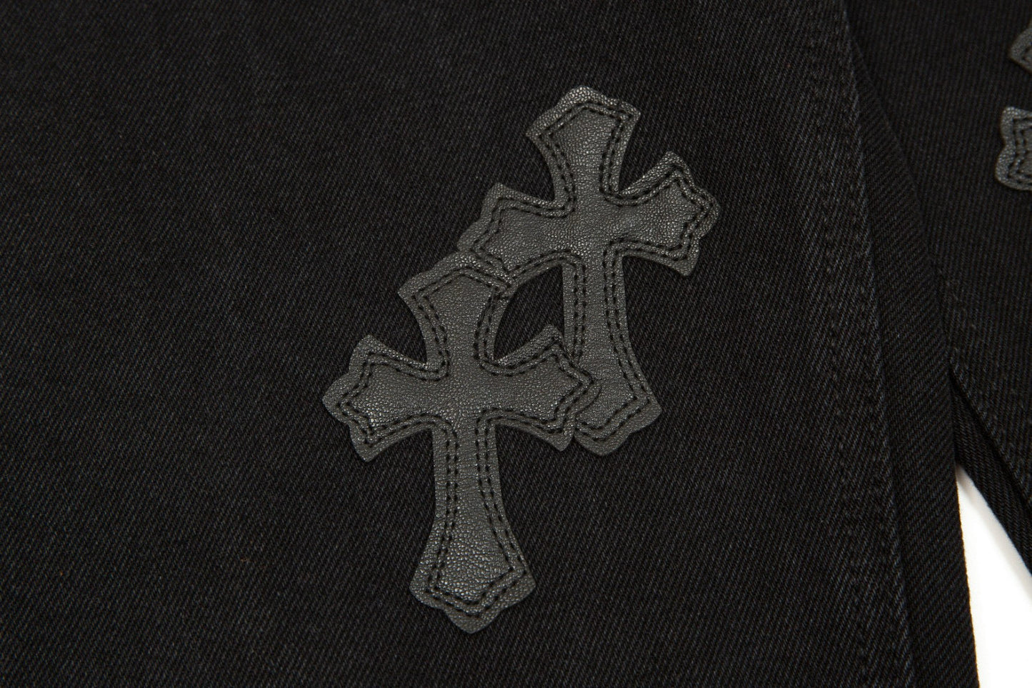 CHROME HEARTS BLACK CROSS PATCH JEANS BLACK Status Shipping
