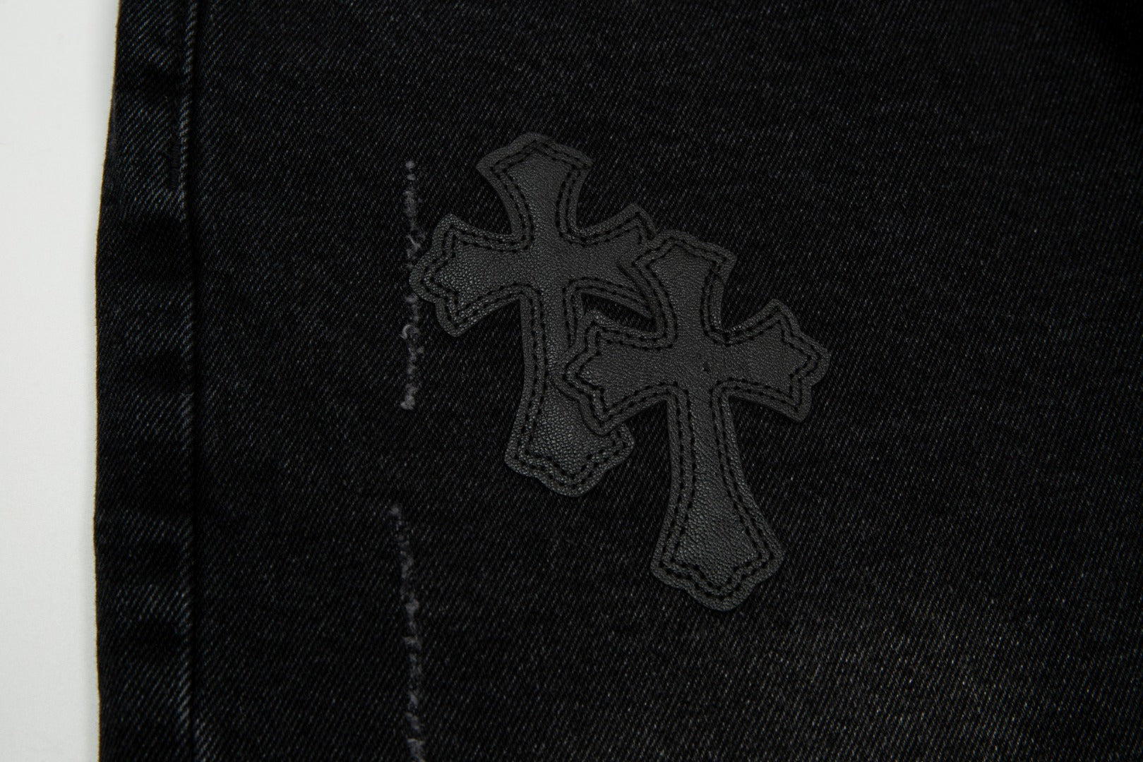 CHROME HEARTS BLACK CROSS PATCH JORTS BLACK Status Shipping