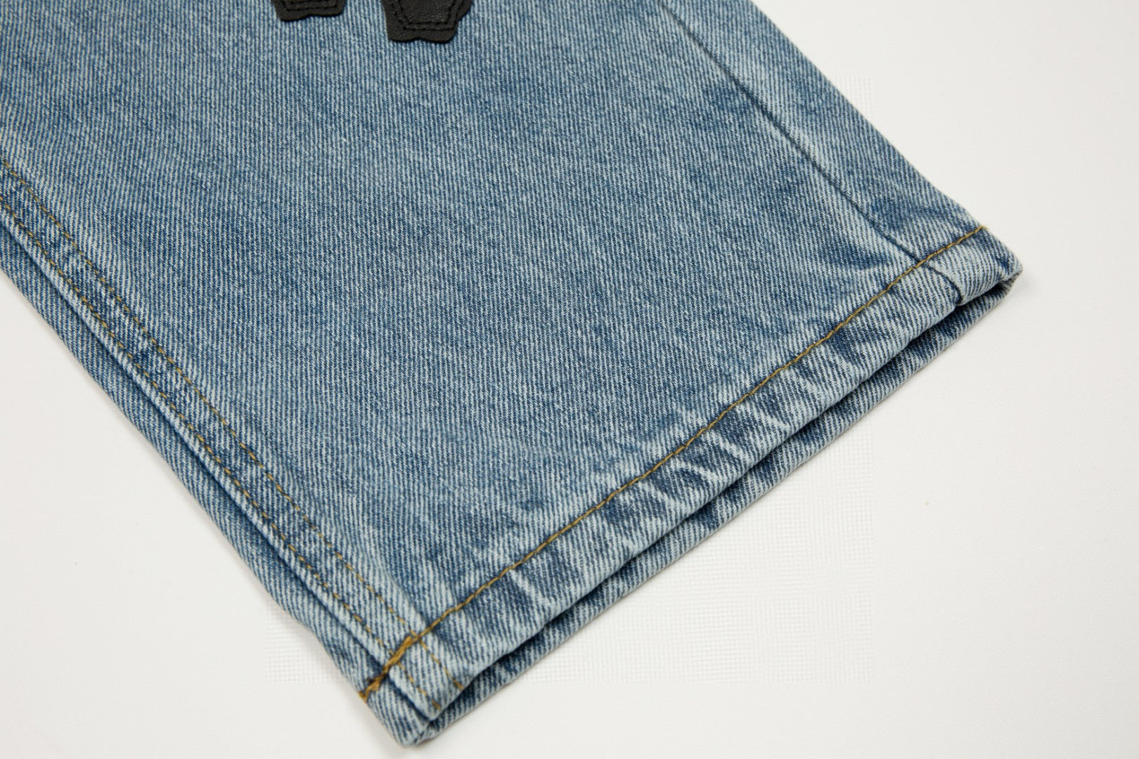 CHROME HEARTS X LEVI'S CROSS PATCH JEANS Status Shipping