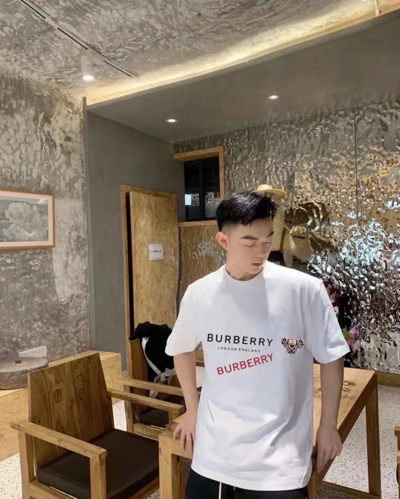 Burberry London England T-Shirt - White Status Shipping