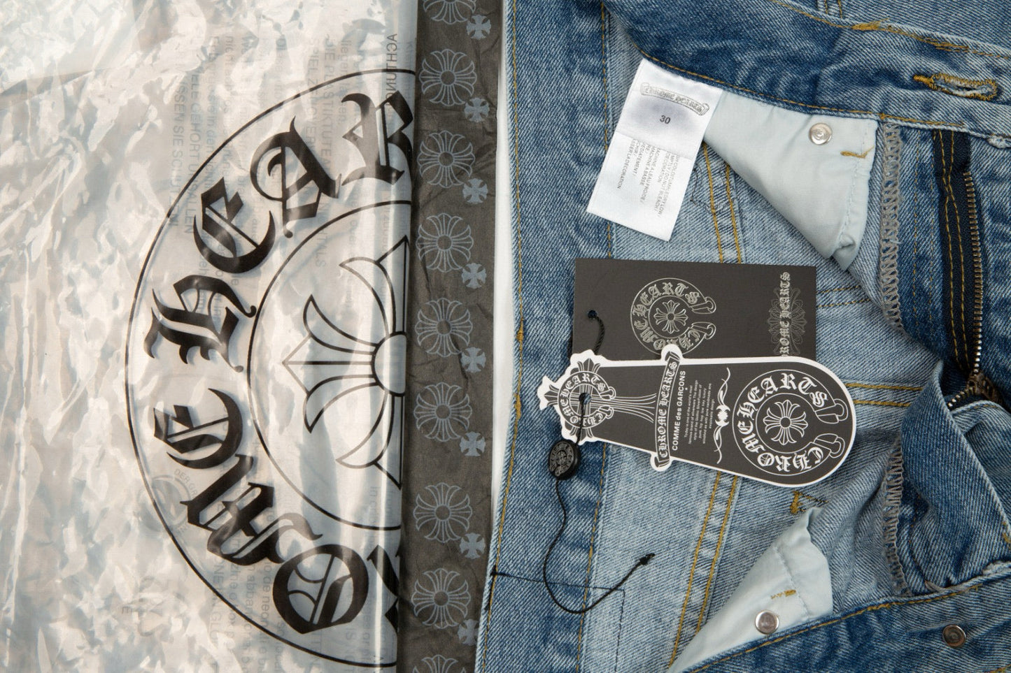CHROME HEARTS X LEVI'S CROSS PATCH JEANS Status Shipping