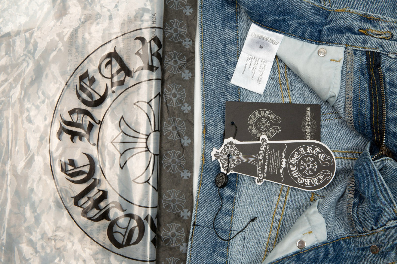 CHROME HEARTS X LEVI'S CROSS PATCH JEANS Status Shipping