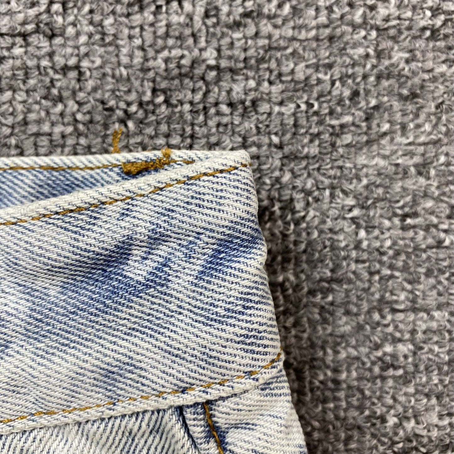 AMIRI QUAD JEANS BLUE Status Shipping