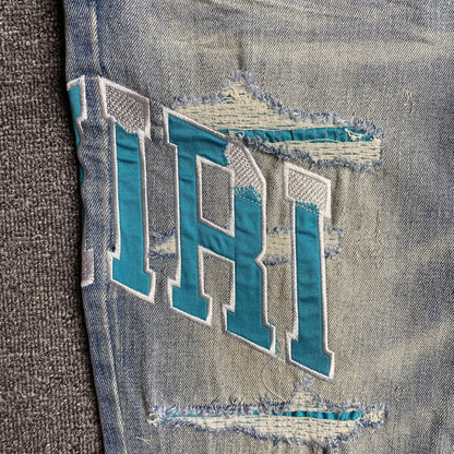 AMIRI VARSITY LOGO JEANS Status Shipping