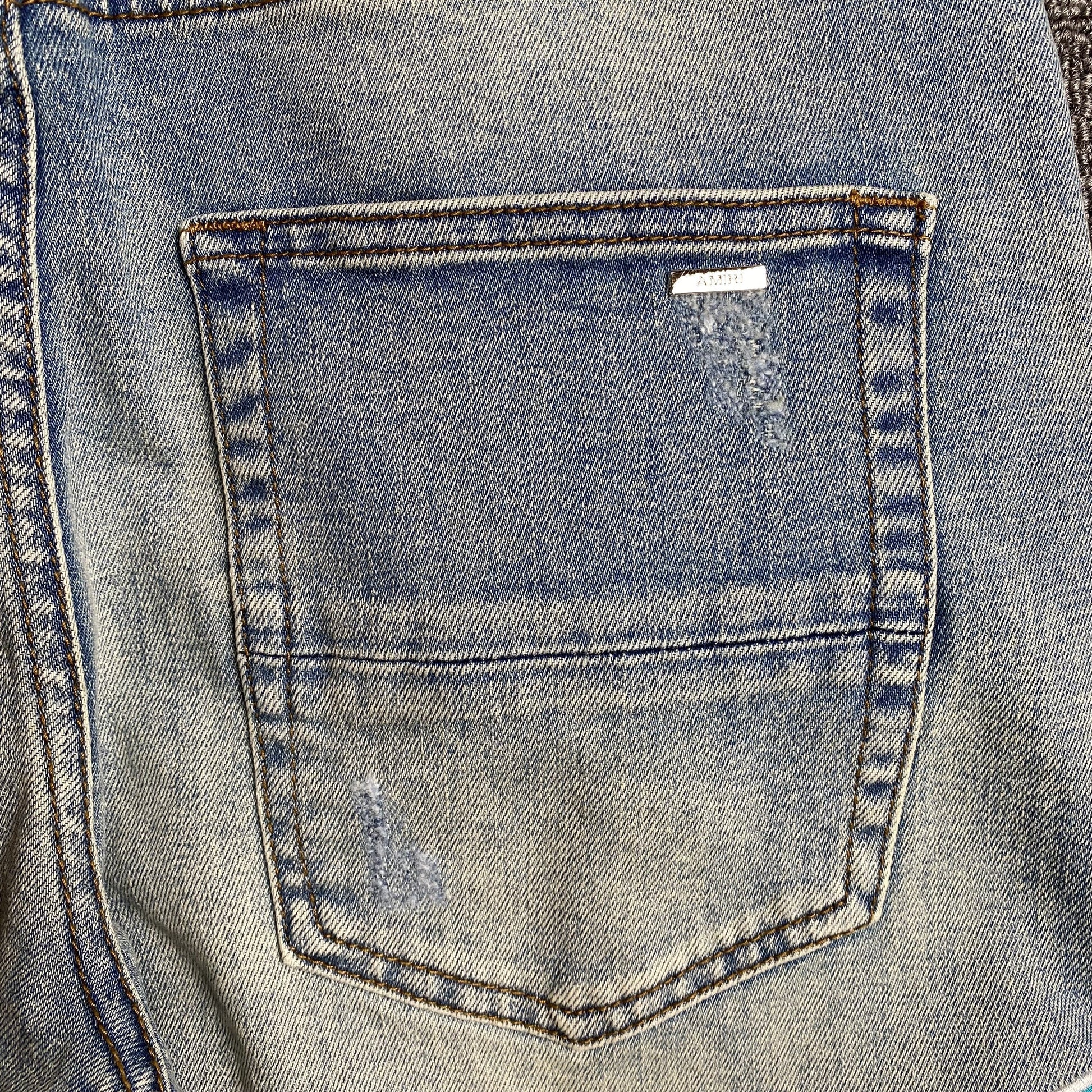 AMIRI VARSITY LOGO JEANS Status Shipping