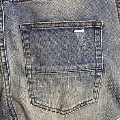 AMIRI VARSITY LOGO JEANS Status Shipping