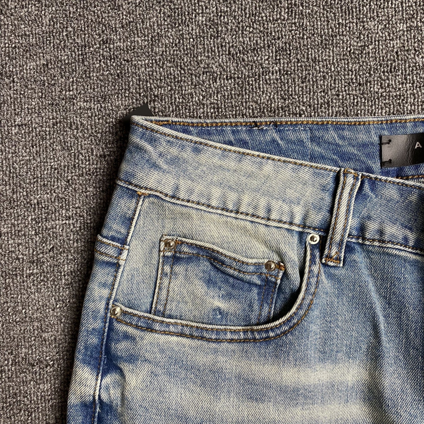 AMIRI VARSITY LOGO JEANS Status Shipping