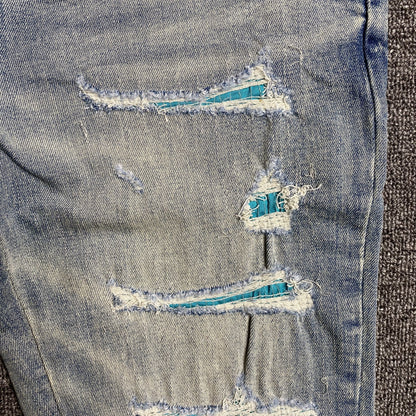 AMIRI VARSITY LOGO JEANS Status Shipping