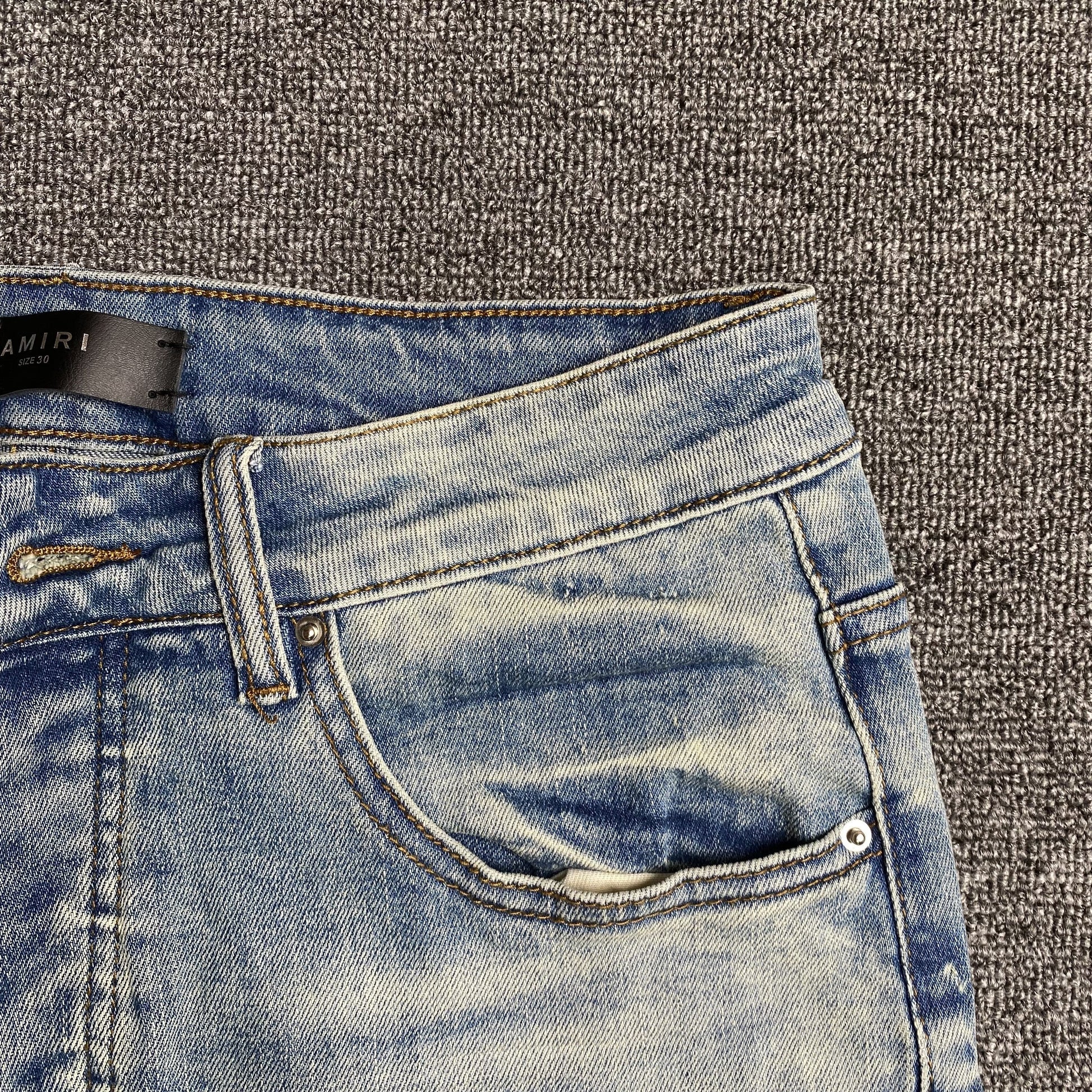 AMIRI VARSITY LOGO JEANS Status Shipping