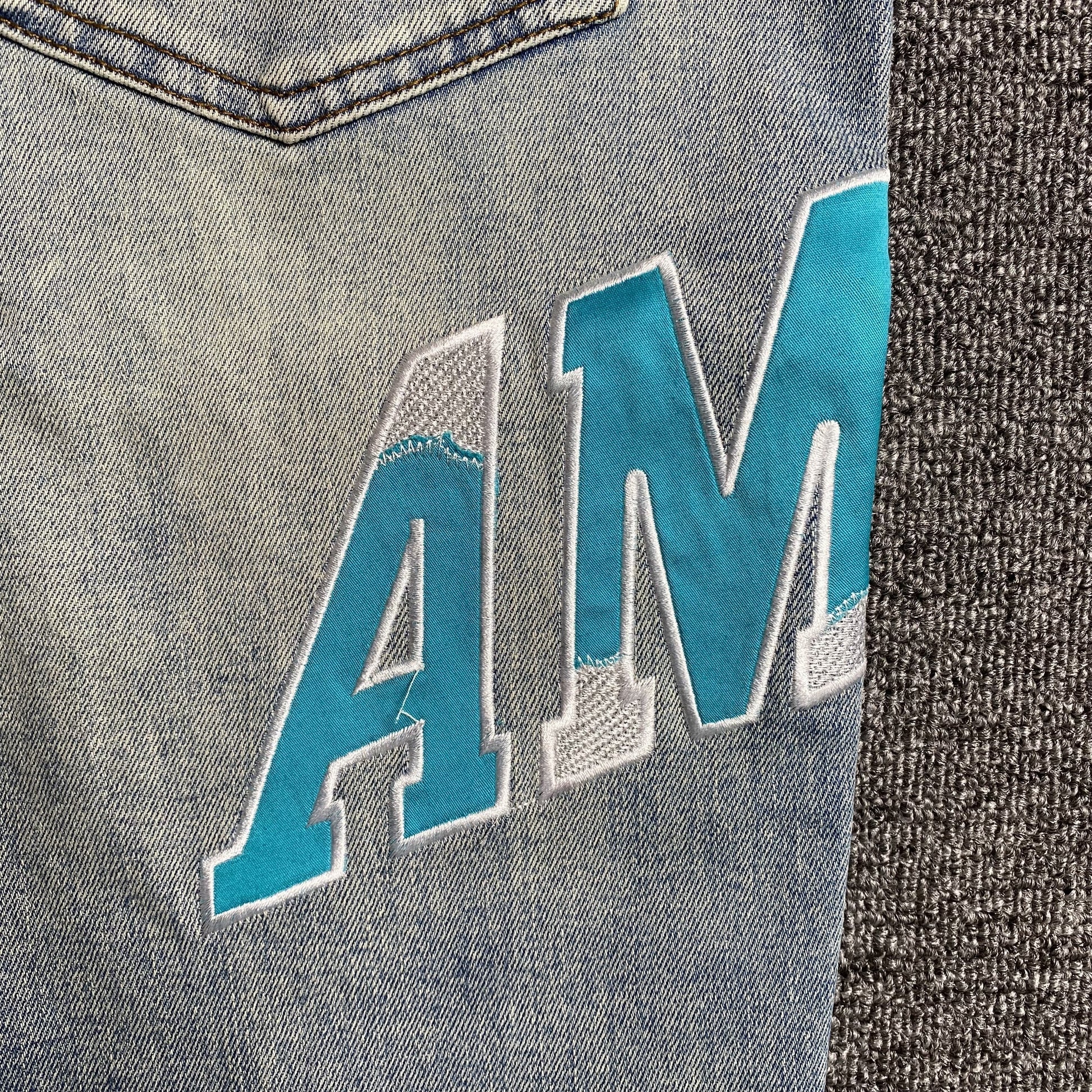 AMIRI VARSITY LOGO JEANS Status Shipping