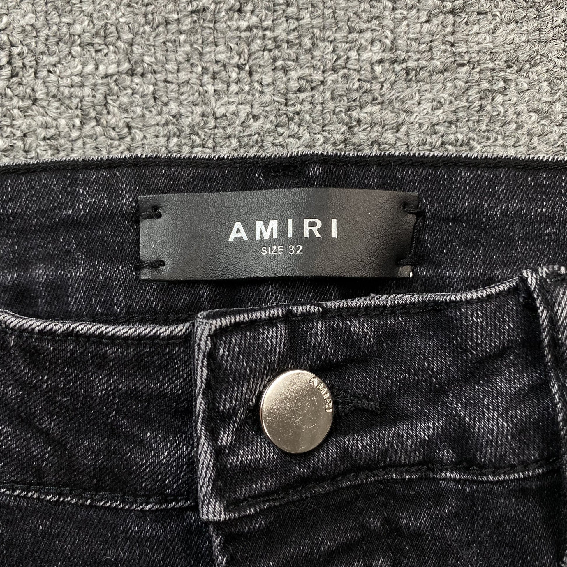 AMIRI VARSITY LOGO REPAIR JEANS Status Shipping