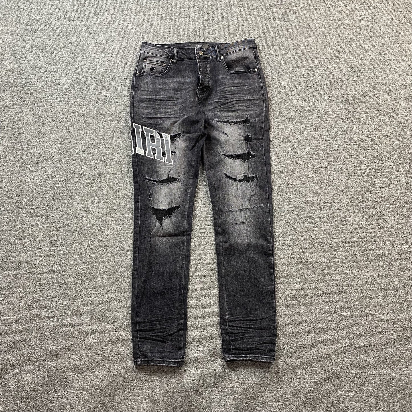 AMIRI VARSITY LOGO REPAIR JEANS Status Shipping