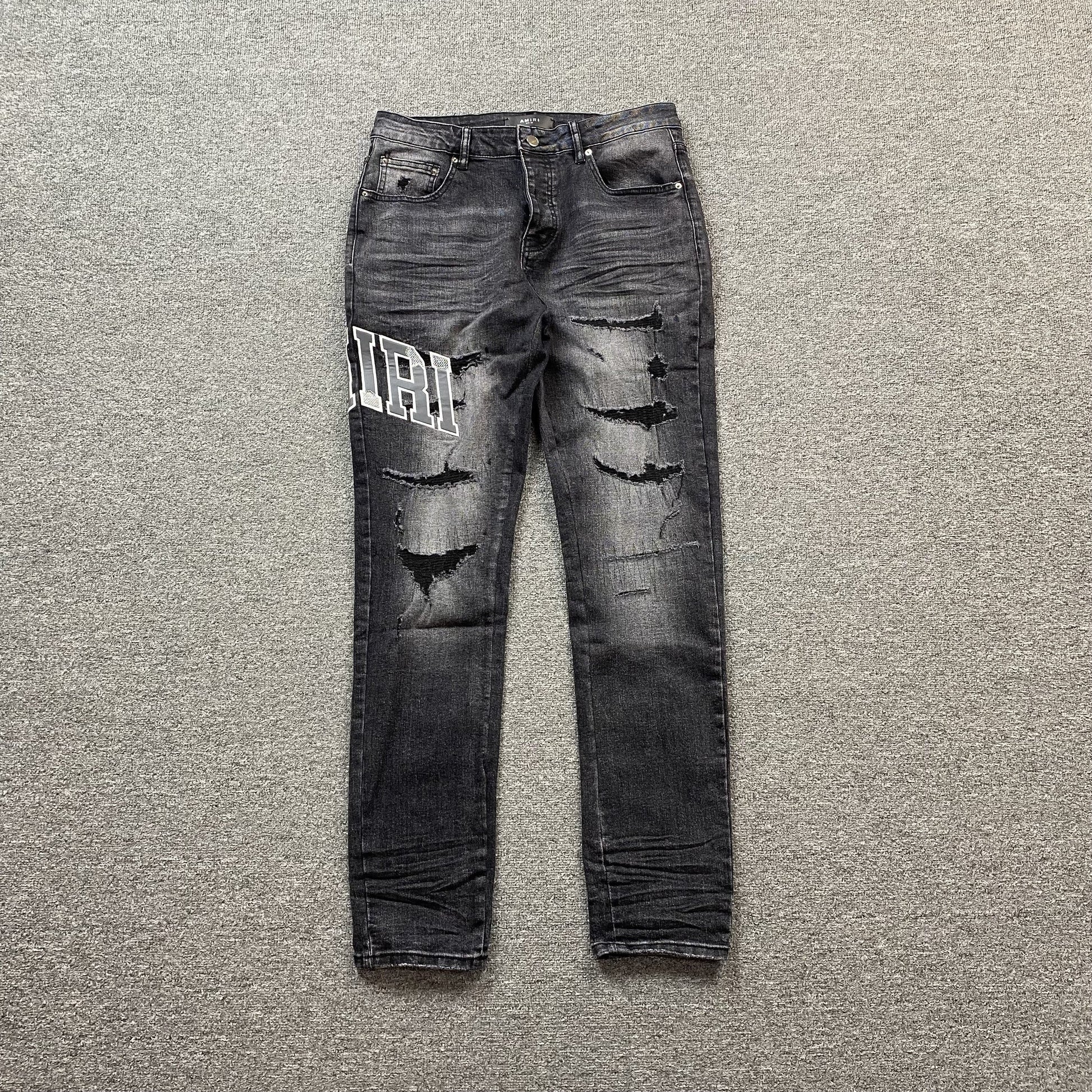 AMIRI VARSITY LOGO REPAIR JEANS Status Shipping