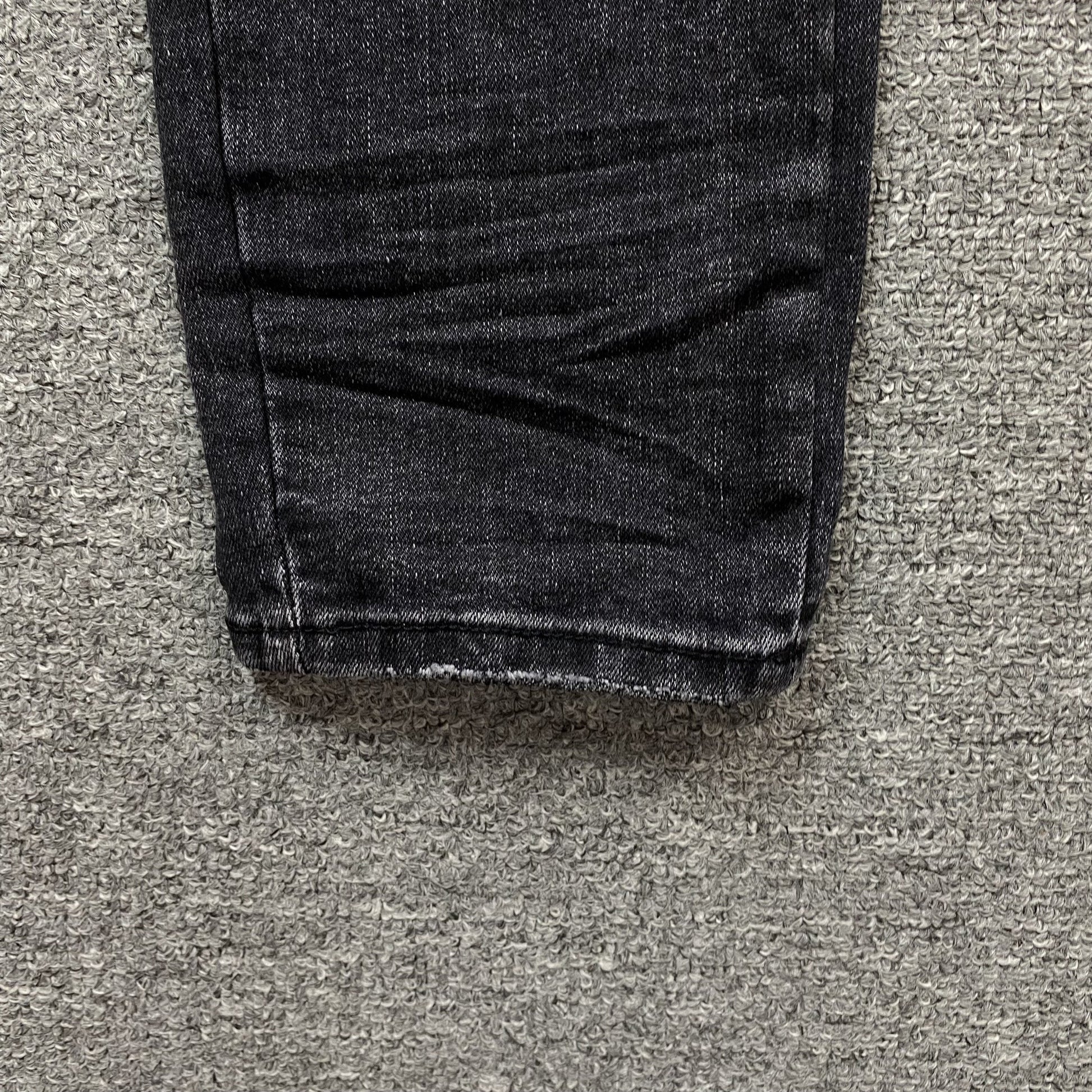 AMIRI VARSITY LOGO REPAIR JEANS Status Shipping