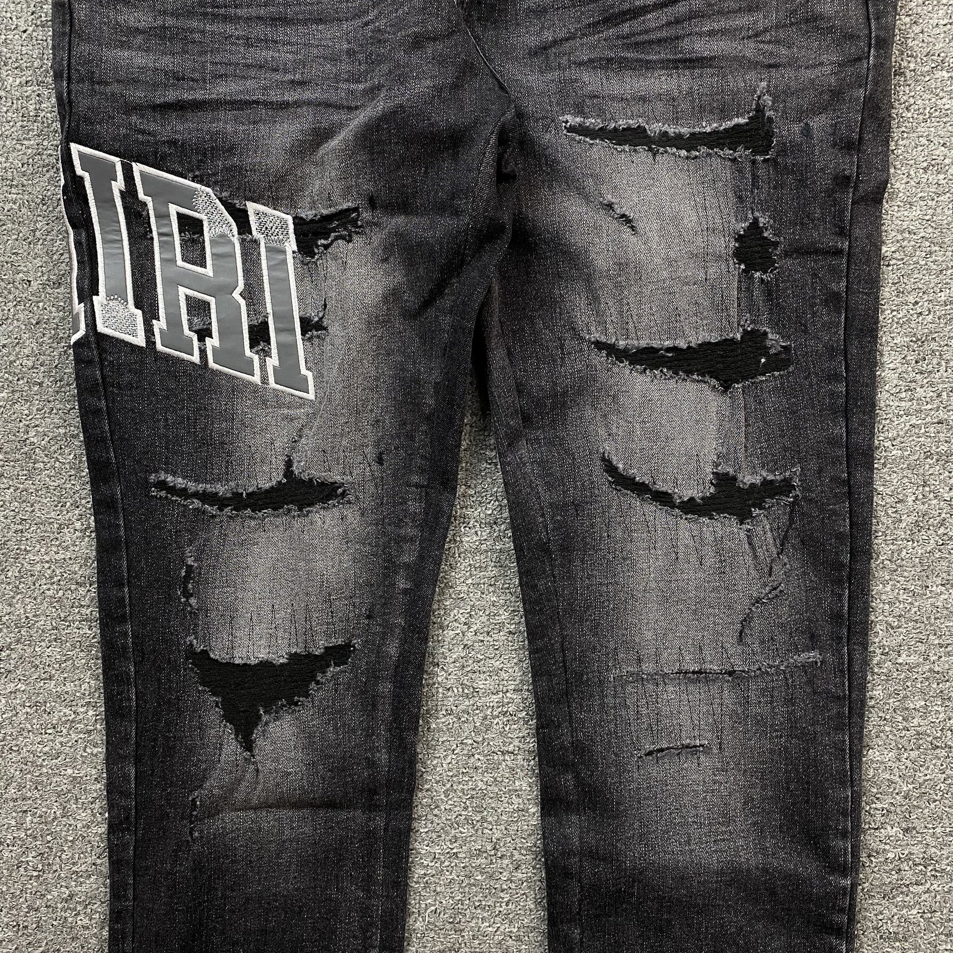 AMIRI VARSITY LOGO REPAIR JEANS Status Shipping