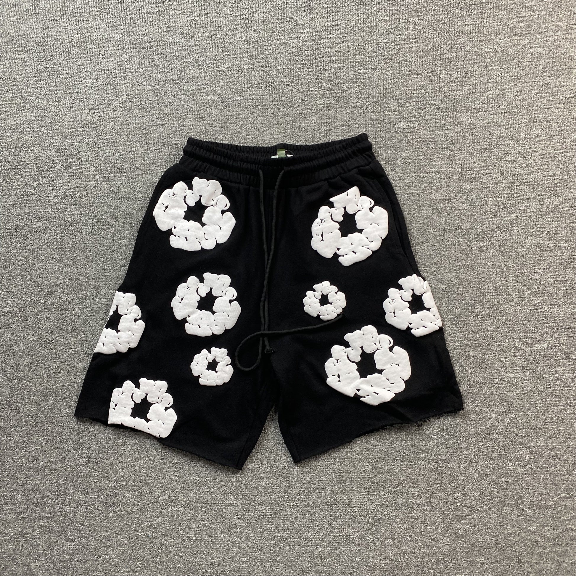 DENIM TEARS COTTON WREATH SHORTS MONOCHROME BLACK Status Shipping