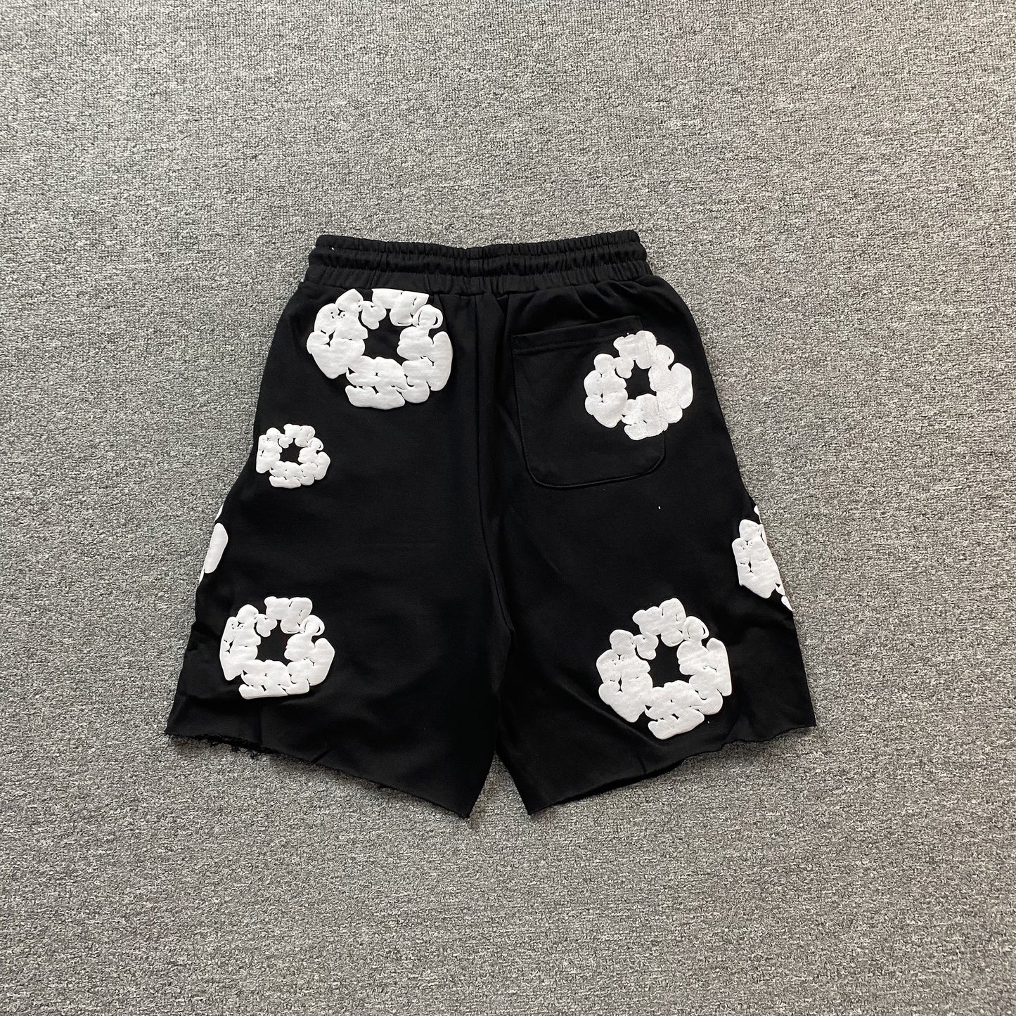 DENIM TEARS COTTON WREATH SHORTS MONOCHROME BLACK Status Shipping
