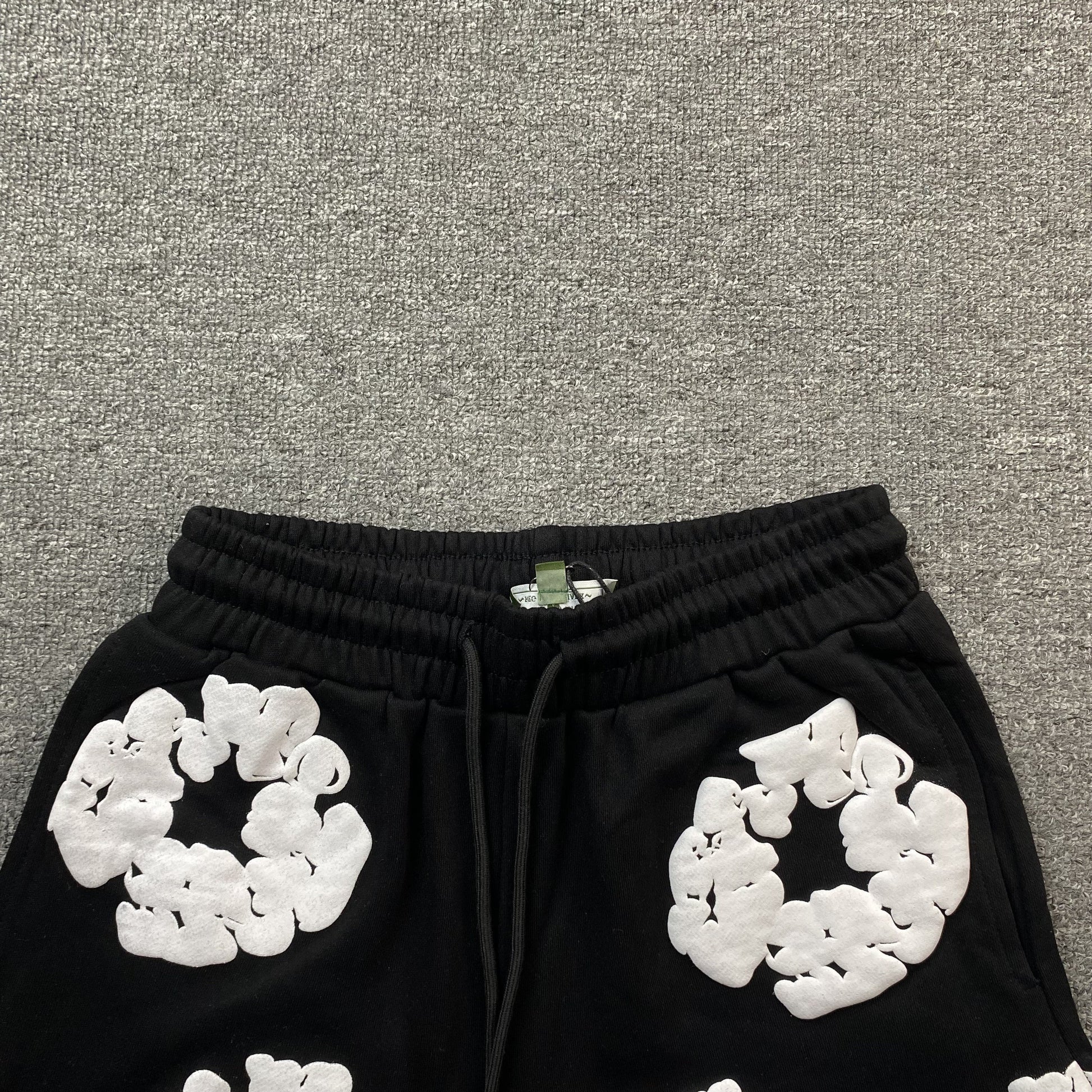 DENIM TEARS COTTON WREATH SHORTS MONOCHROME BLACK Status Shipping