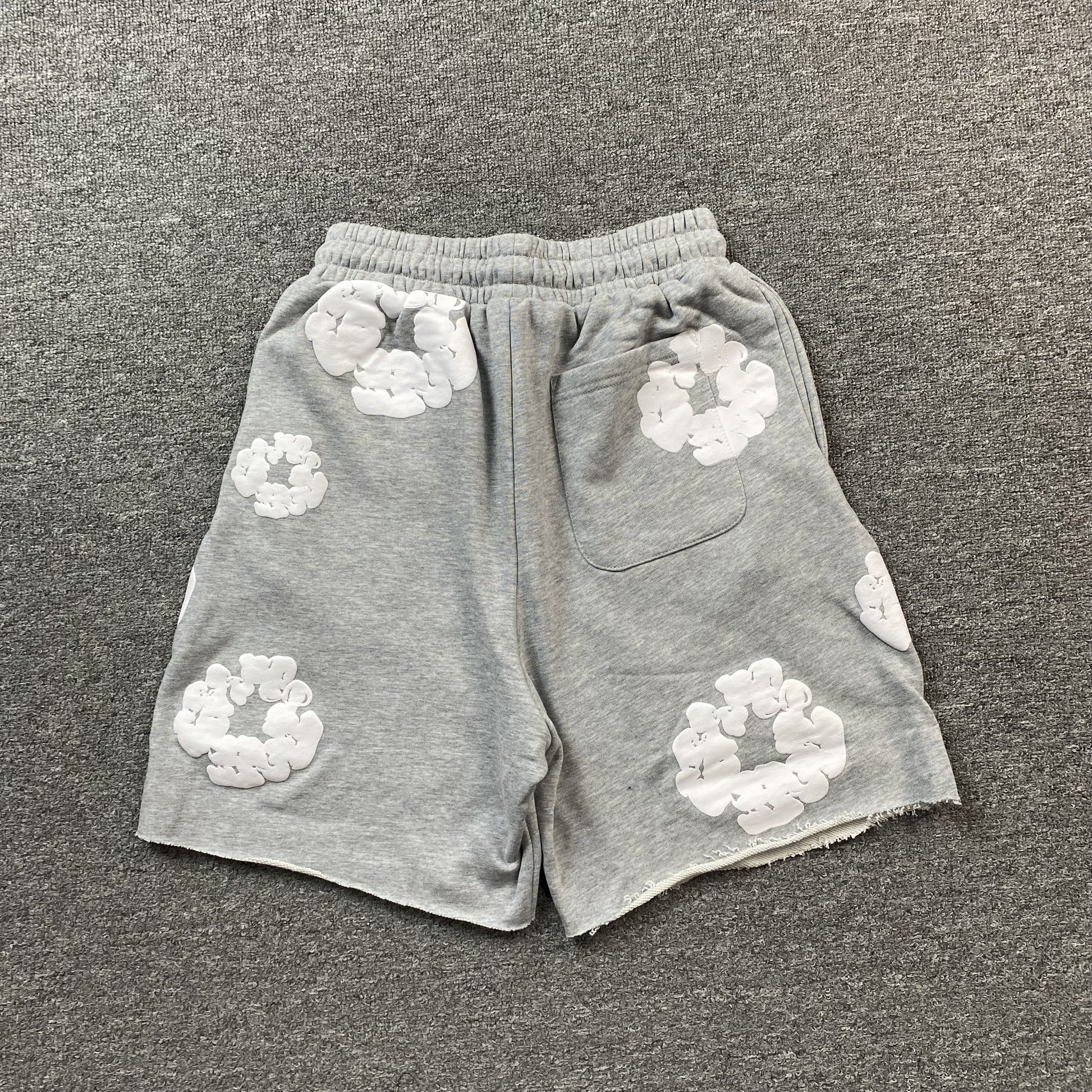 DENIM TEARS COTTON WREATH SHORTS GREY Status Shipping