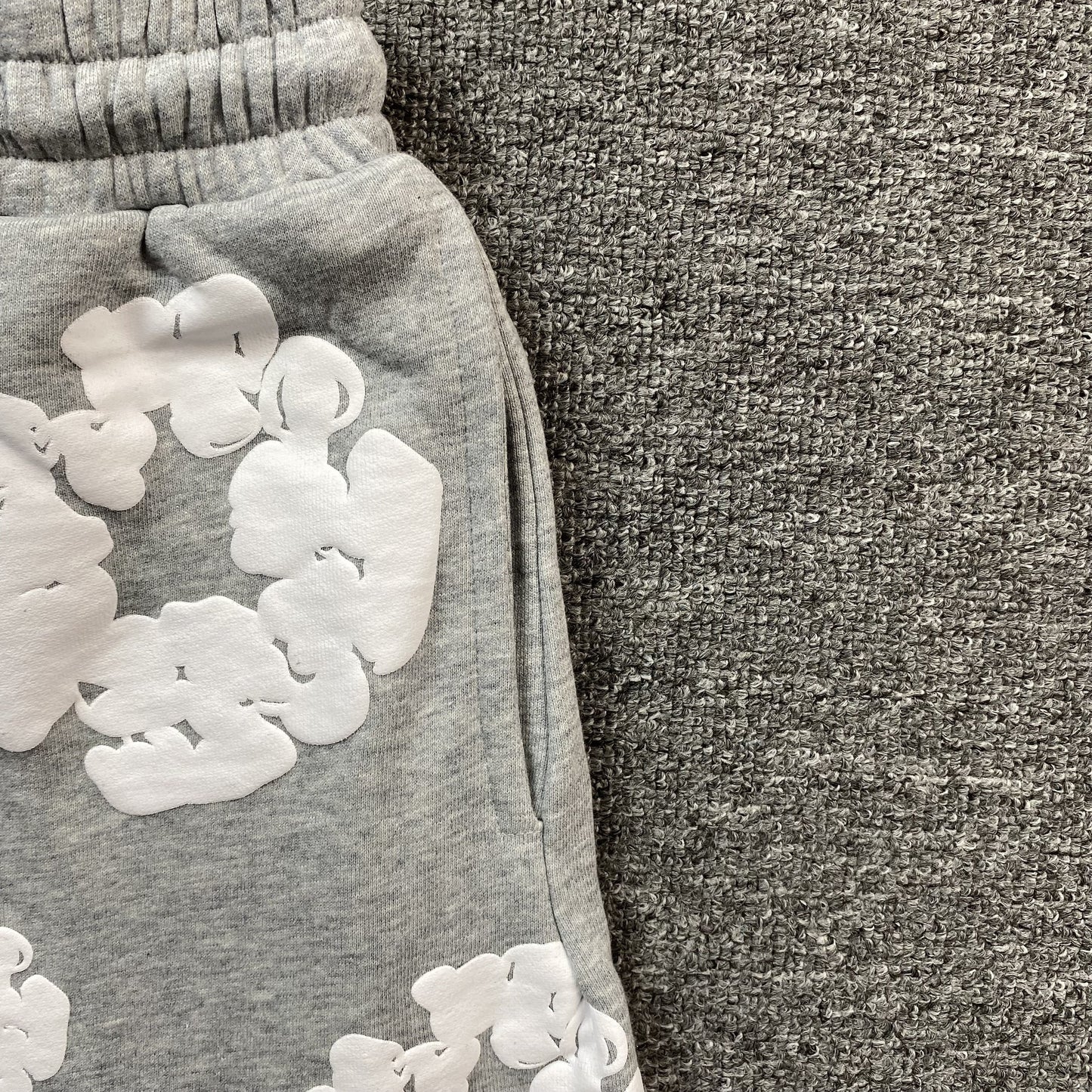 DENIM TEARS COTTON WREATH SHORTS GREY Status Shipping