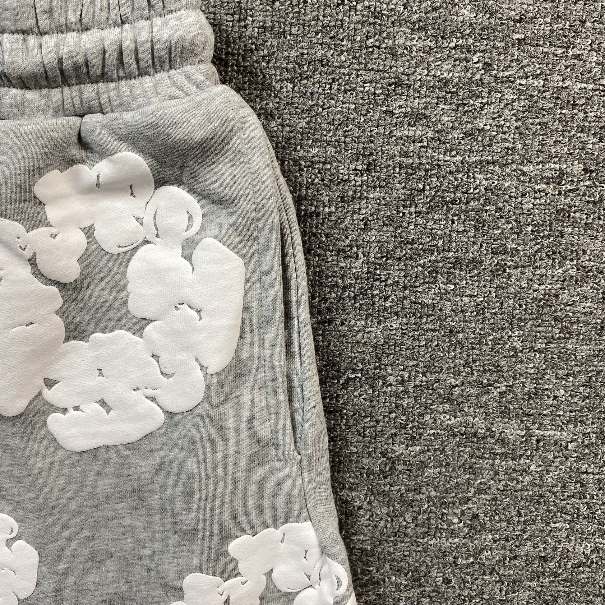 DENIM TEARS COTTON WREATH SHORTS GREY Status Shipping