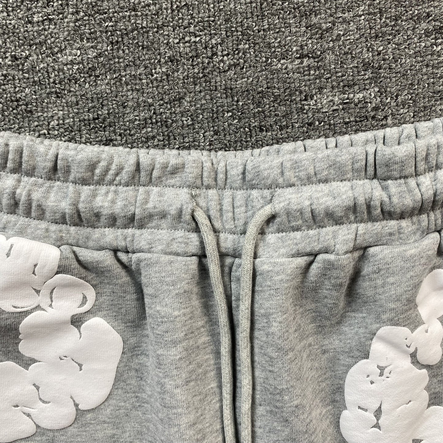 DENIM TEARS COTTON WREATH SHORTS GREY Status Shipping