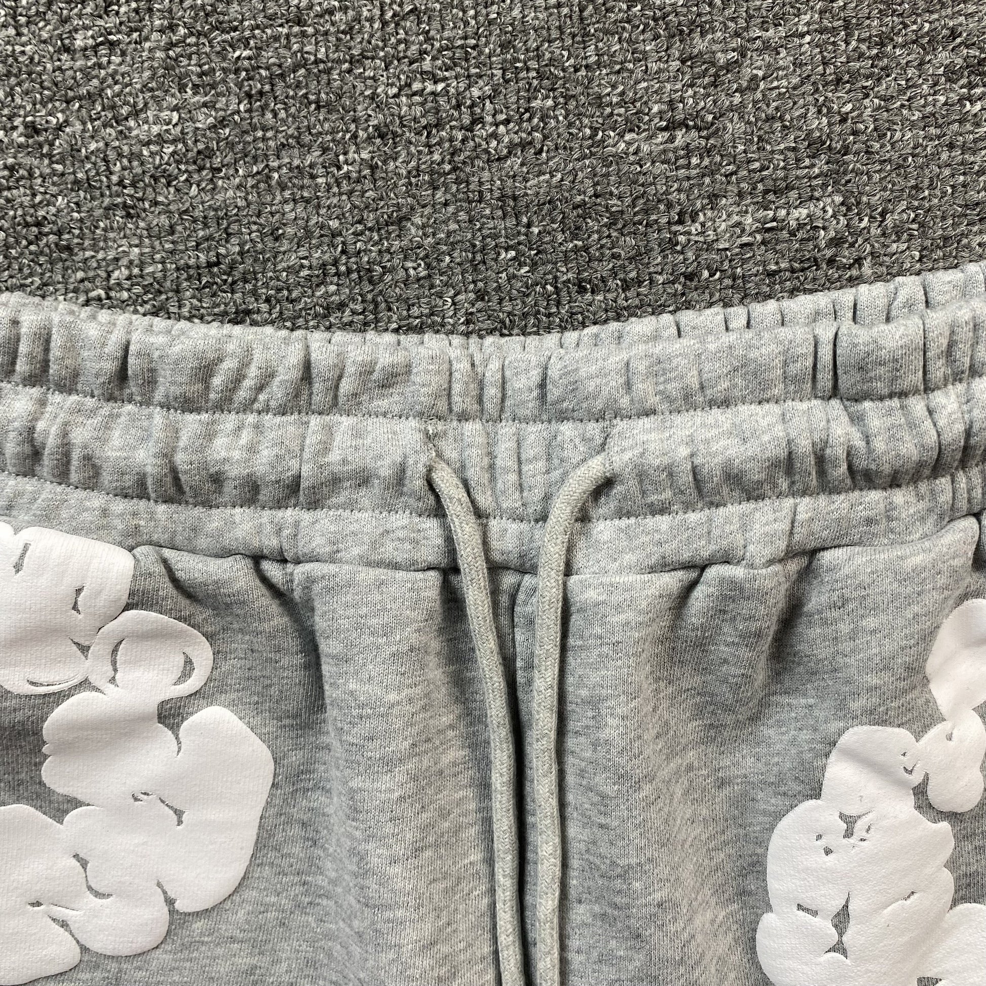 DENIM TEARS COTTON WREATH SHORTS GREY Status Shipping