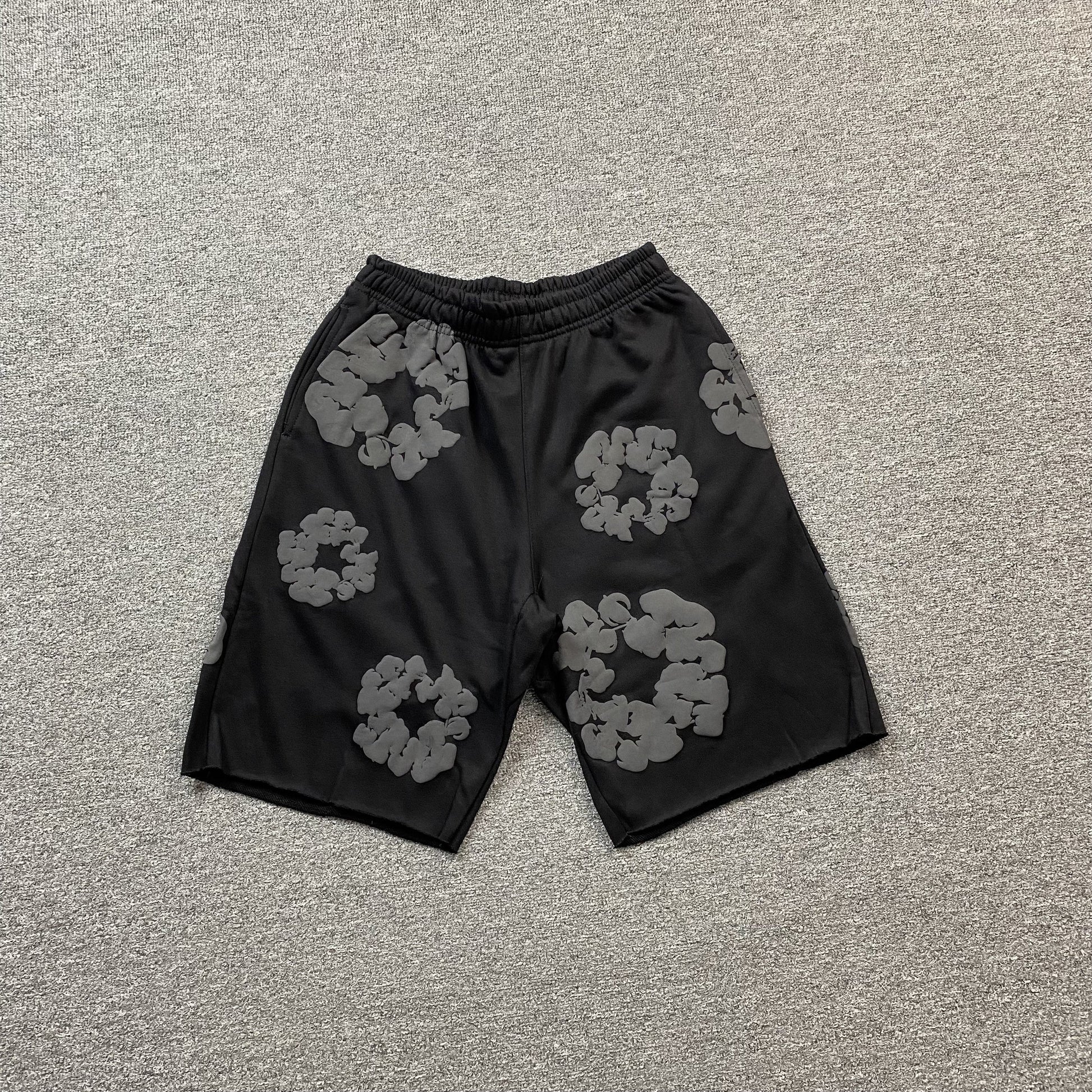 DENIM TEARS COTTON WREATH SHORTS MONOCHROME BLACK Status Shipping