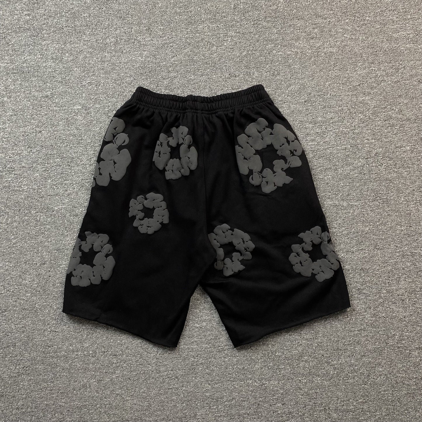 DENIM TEARS COTTON WREATH SHORTS MONOCHROME BLACK Status Shipping