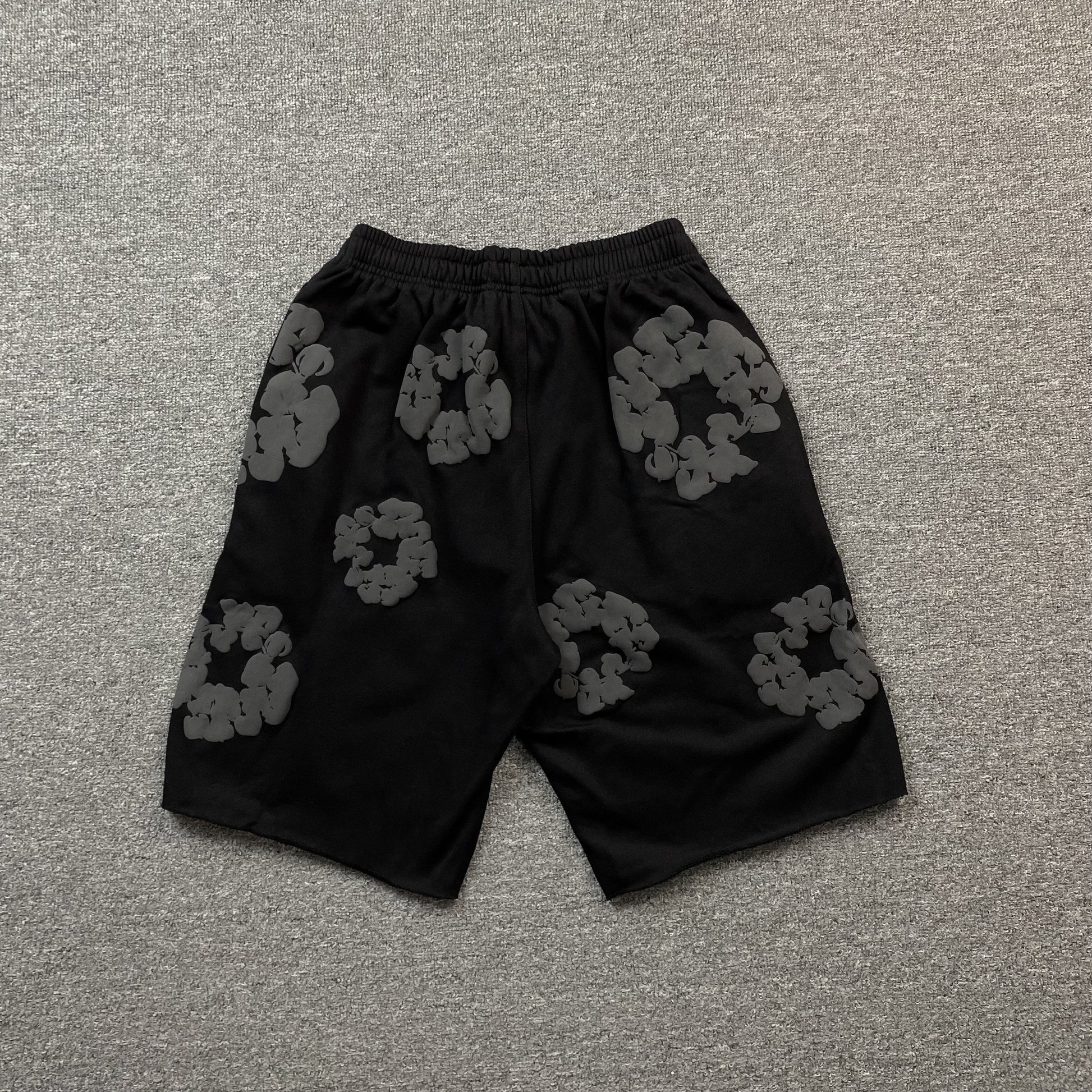 DENIM TEARS COTTON WREATH SHORTS MONOCHROME BLACK Status Shipping