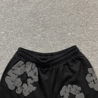 DENIM TEARS COTTON WREATH SHORTS MONOCHROME BLACK Status Shipping