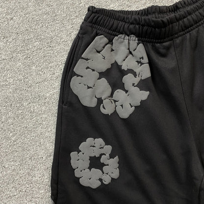 DENIM TEARS COTTON WREATH SHORTS MONOCHROME BLACK Status Shipping