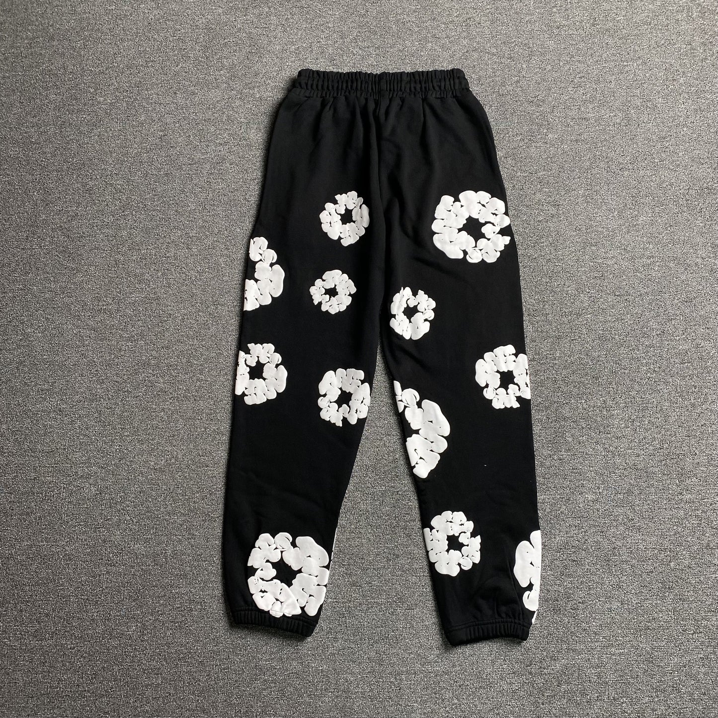 DENIM TEARS COTTON WREATH SWEATPANTS BLACK Status Shipping