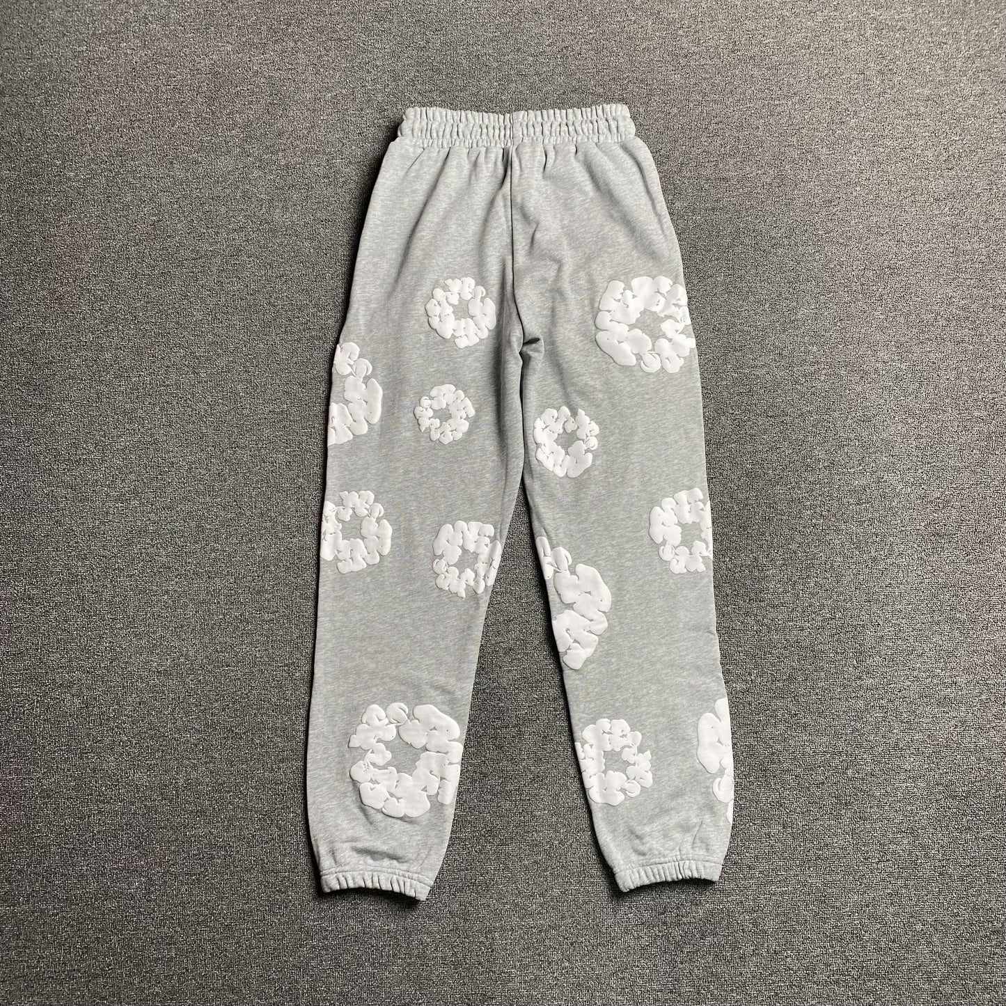 DENIM TEARS COTTON WREATH SWEATPANTS GREY Status Shipping