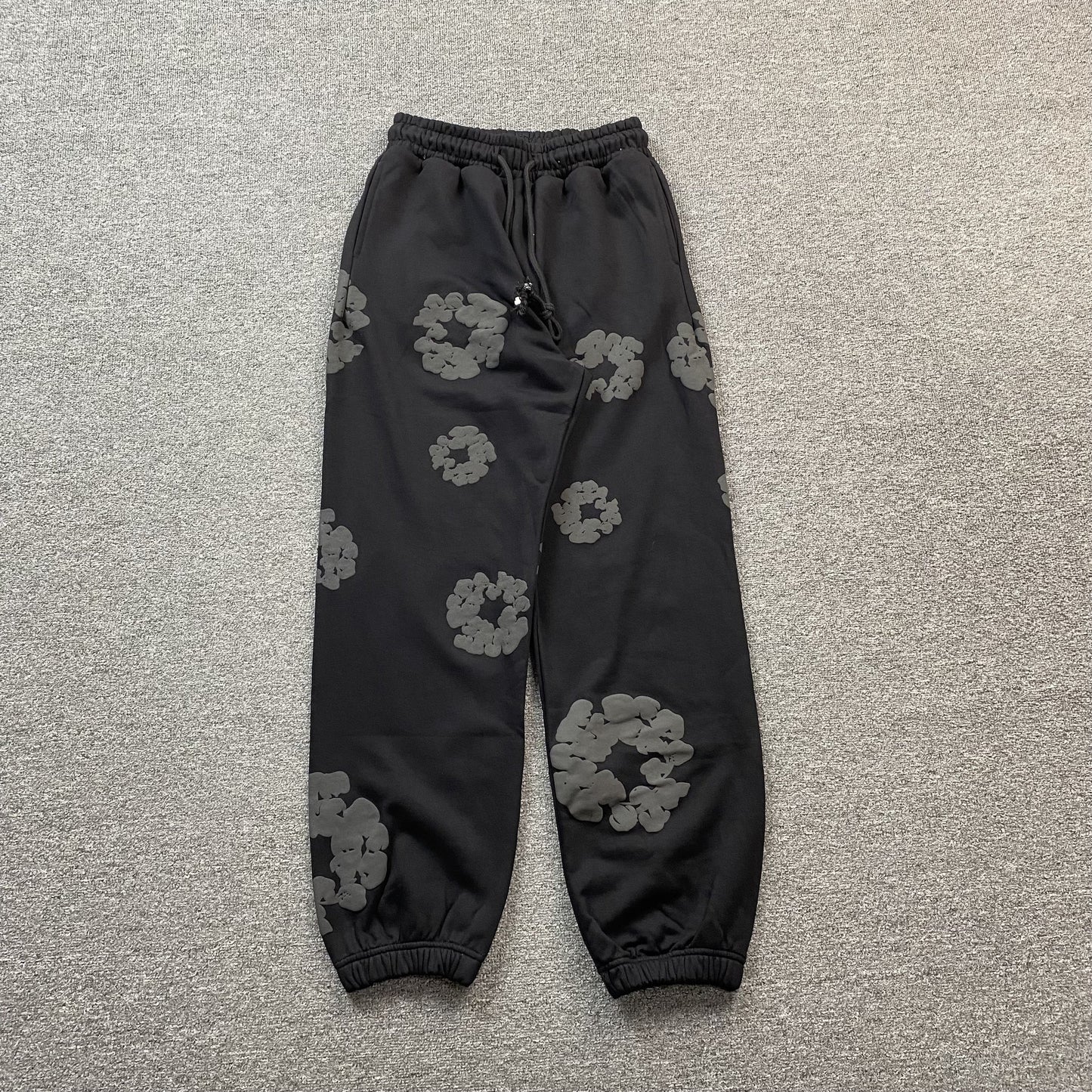 DENIM TEARS COTTON WREATH SWEATPANTS MONOCHROME BLACK Status Shipping