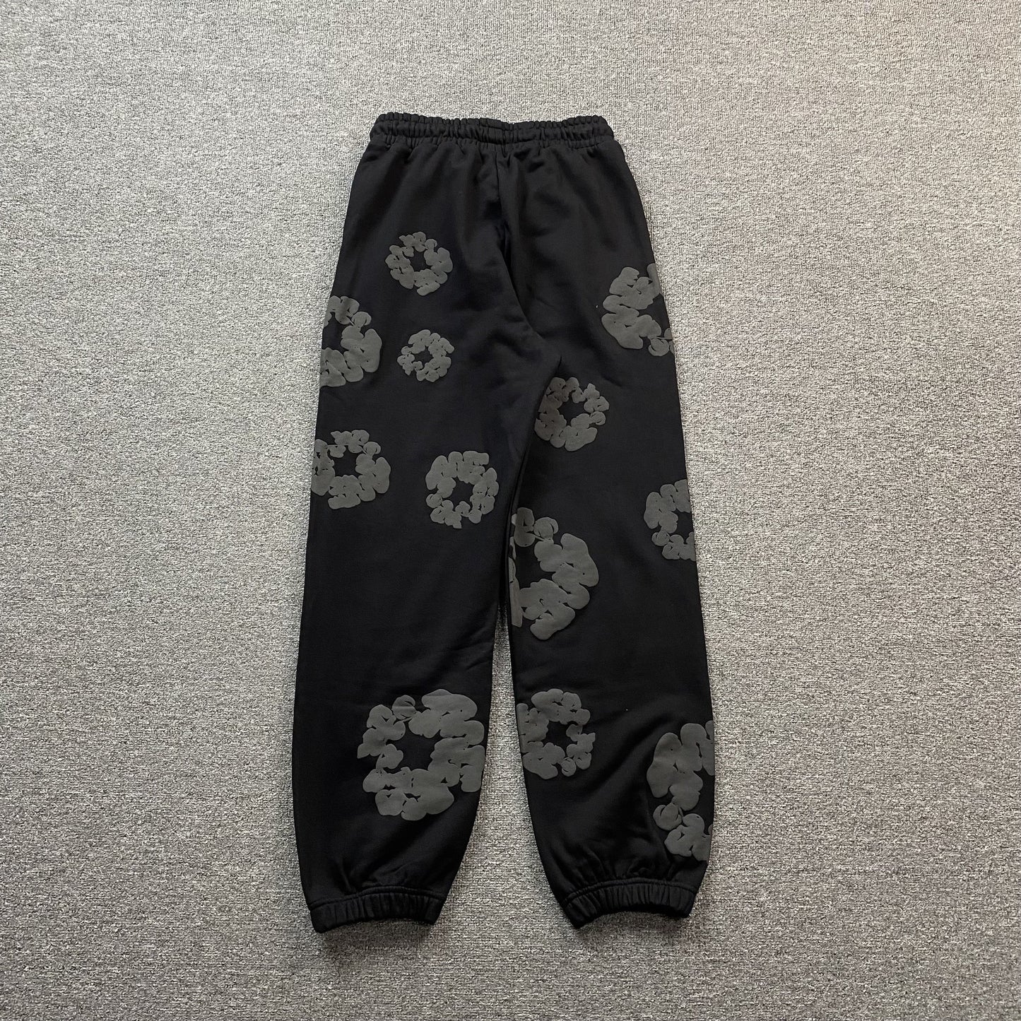 DENIM TEARS COTTON WREATH SWEATPANTS MONOCHROME BLACK Status Shipping