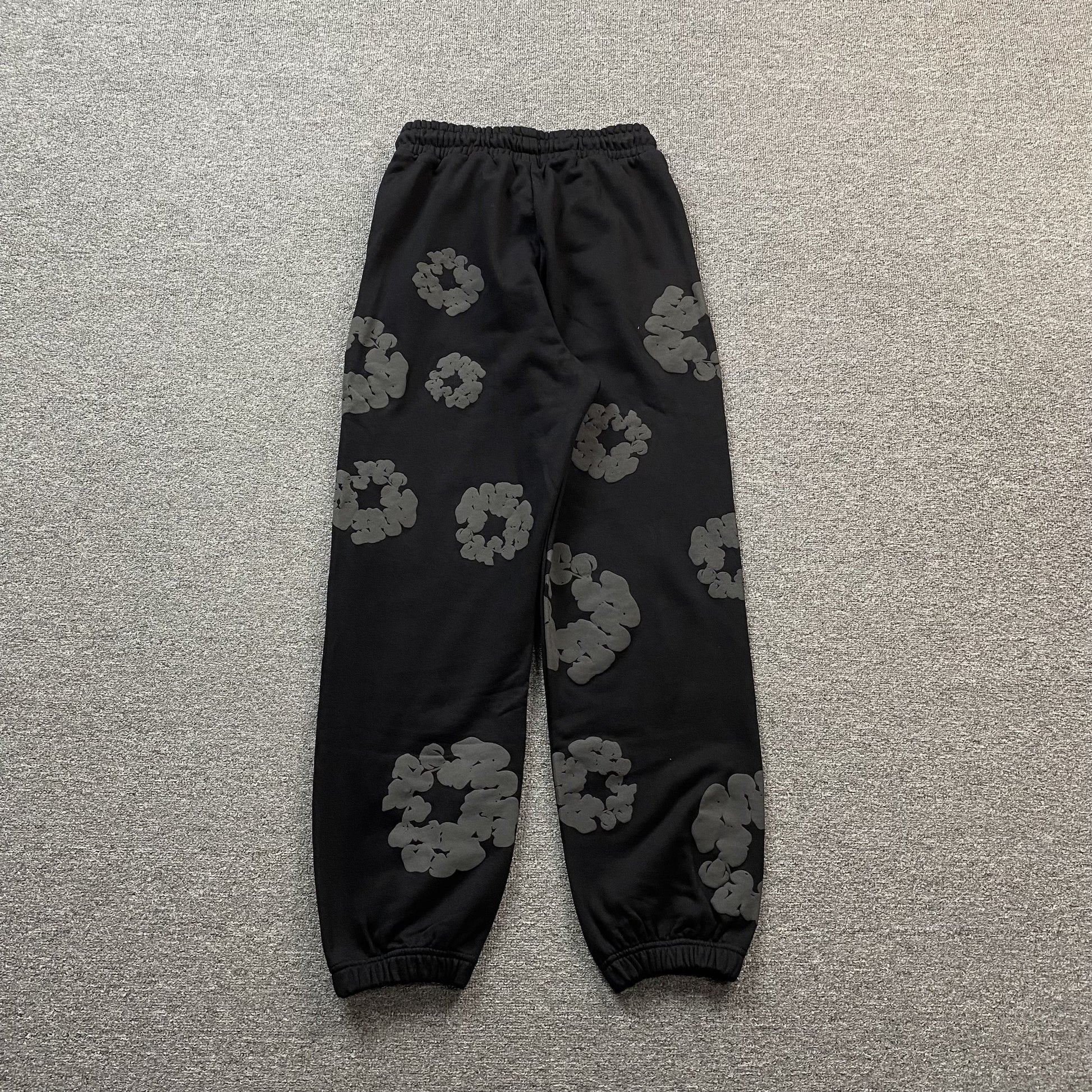DENIM TEARS COTTON WREATH SWEATPANTS MONOCHROME BLACK Status Shipping
