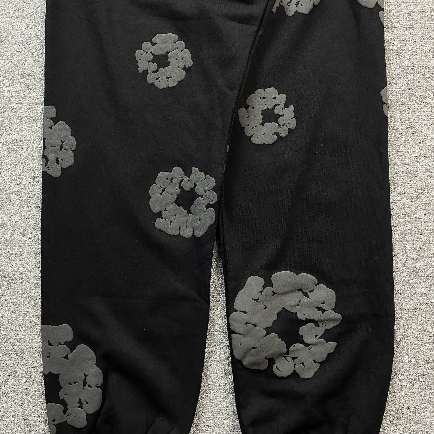 DENIM TEARS COTTON WREATH SWEATPANTS MONOCHROME BLACK Status Shipping