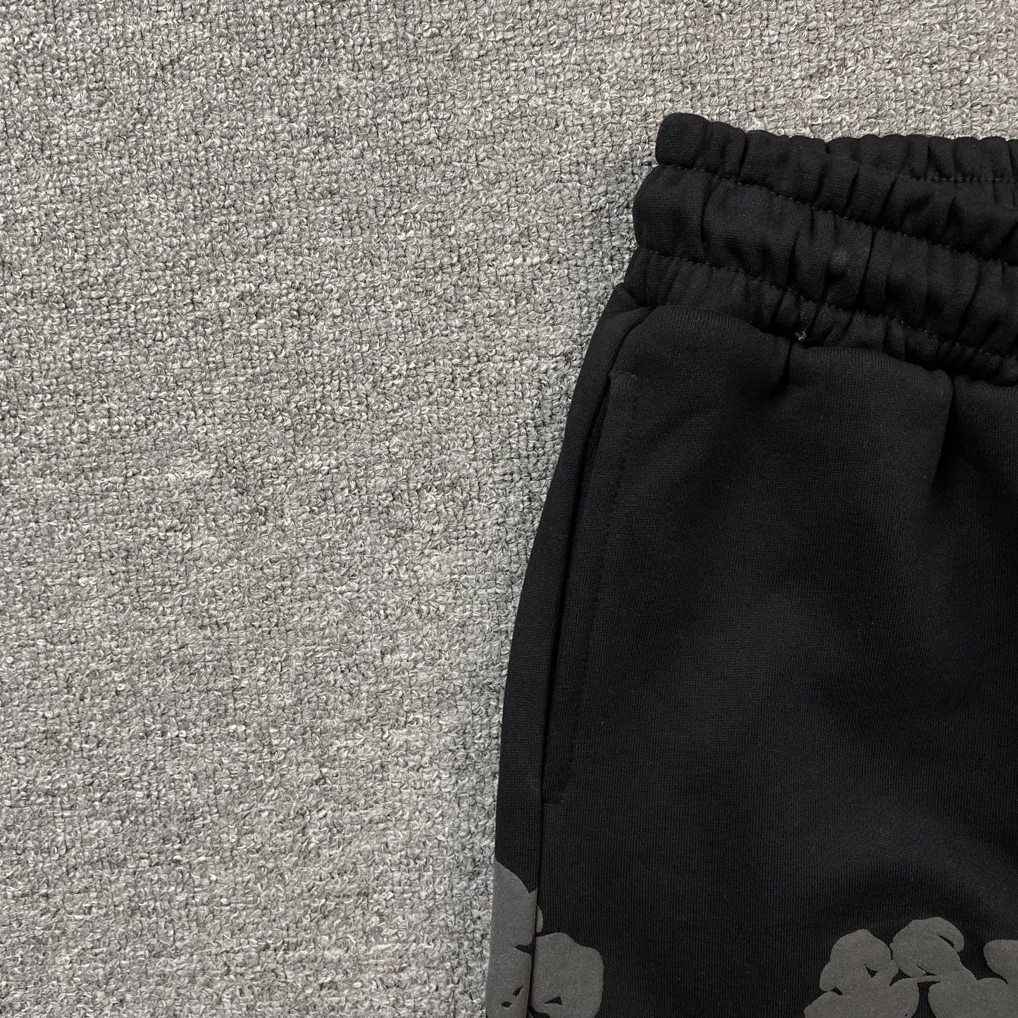 DENIM TEARS COTTON WREATH SWEATPANTS MONOCHROME BLACK Status Shipping