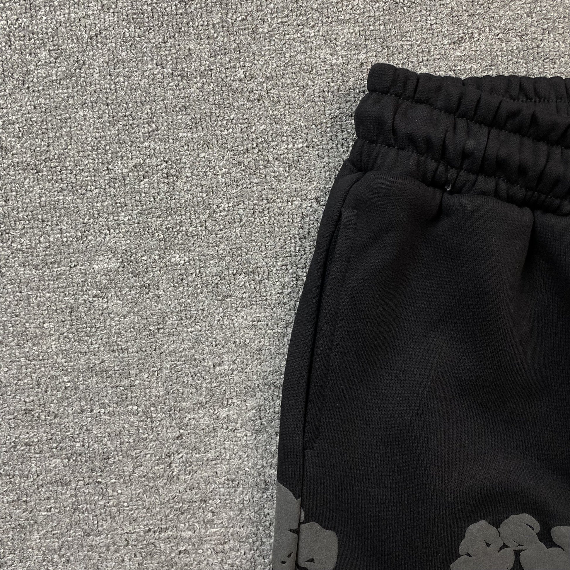 DENIM TEARS COTTON WREATH SWEATPANTS MONOCHROME BLACK Status Shipping